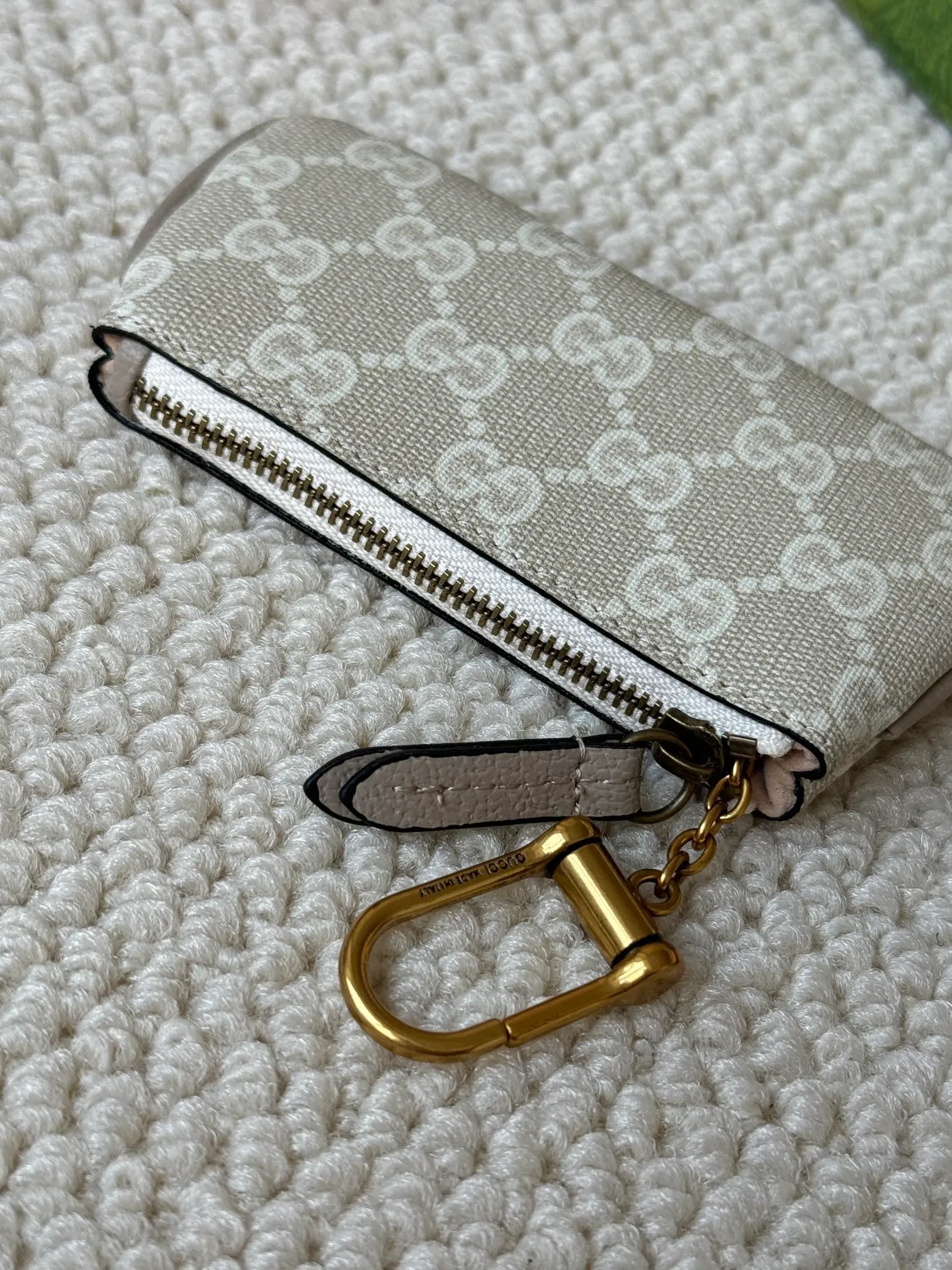 💰140 gucci new small coin purse ~ lipstick bag! Cowhide + PVC with exquisite original factory hardware! Flexible and unique hook buckle, small and exquisite, with great effect. Model: 671722, size: 12x7.5x1.5cm.