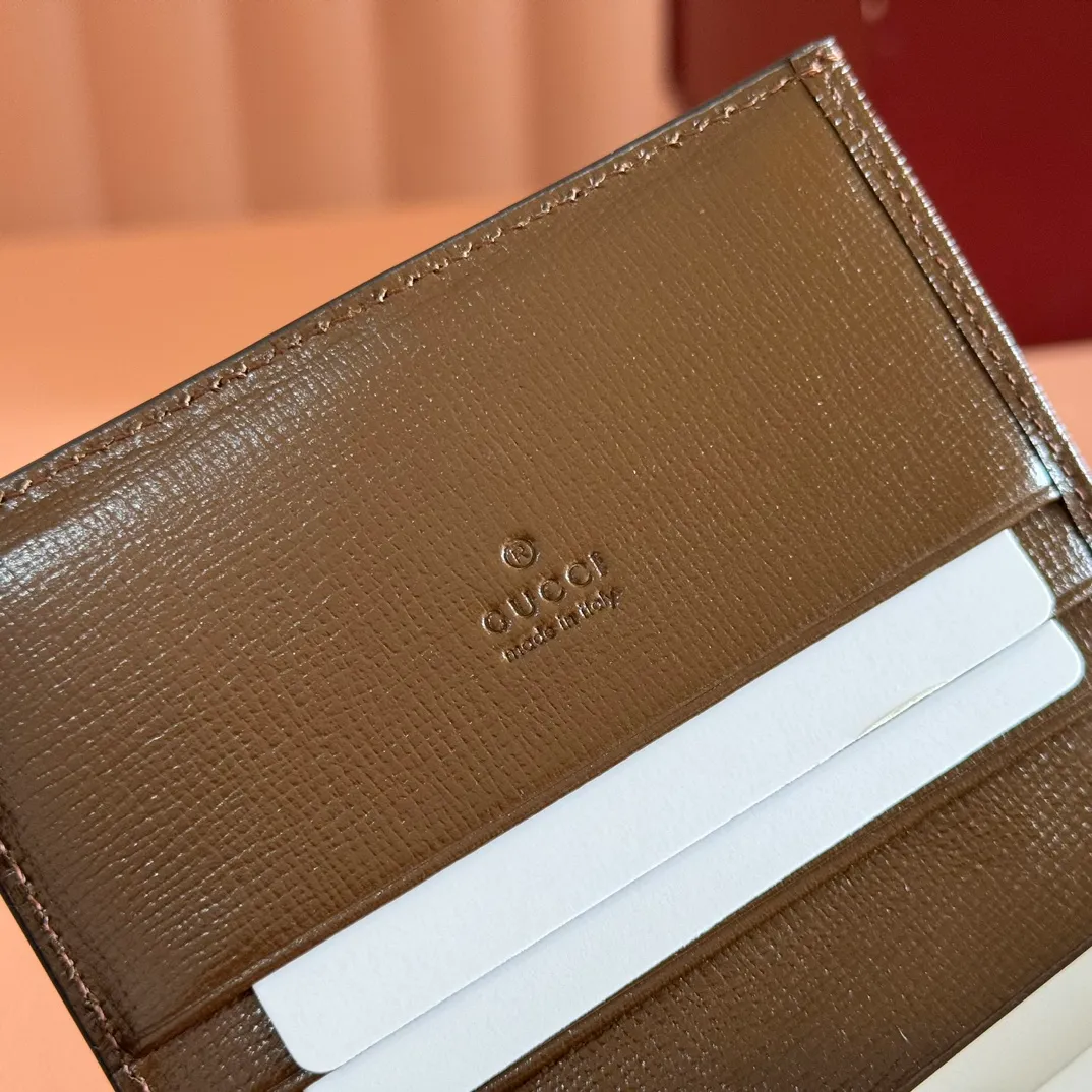 p460. 💋💋💋 [Original leather accessories 🌈 Equipped with full counter packaging] 🔥🔥 The jackie1961 series launches a compact and noble new card holder shape. Gold-toned push-lock closure, washed denim give the entire design a timeless and elegant feel, five card compartments, two flat pockets, one zip pocket, and interior open pocket. Dimensions: 11×8.5x3. Model: 645536.