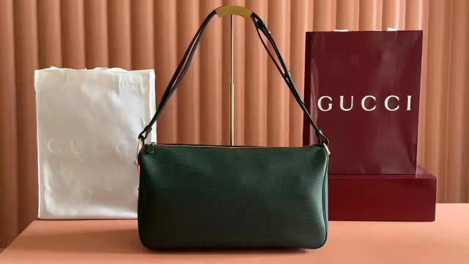 💋💋💋【New】Gucci Half Horsebit series large shoulder bag, original leather shipped, 🐍Model: 862530.