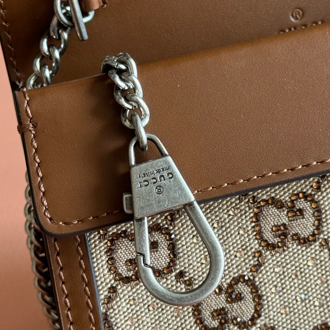 p840. 📣📣📣[Original leather with 🌈Full set of packaging at the counter]🔥🔥 Dionysus Supre Mini has been loved by thousands of girls since the Dionysus bag came out, and the Dionysus bag has also lived up to expectations, with various designs emerging in endlessly ~ Model: 476432 Size: 16.5*10*4.5cm.
