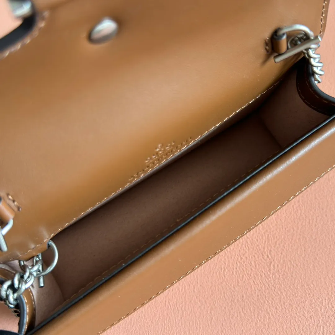 p840. 📣📣📣[Original leather with 🌈Full set of packaging at the counter]🔥🔥 Dionysus Supre Mini has been loved by thousands of girls since the Dionysus bag came out, and the Dionysus bag has also lived up to expectations, with various designs emerging in endlessly ~ Model: 476432 Size: 16.5*10*4.5cm.