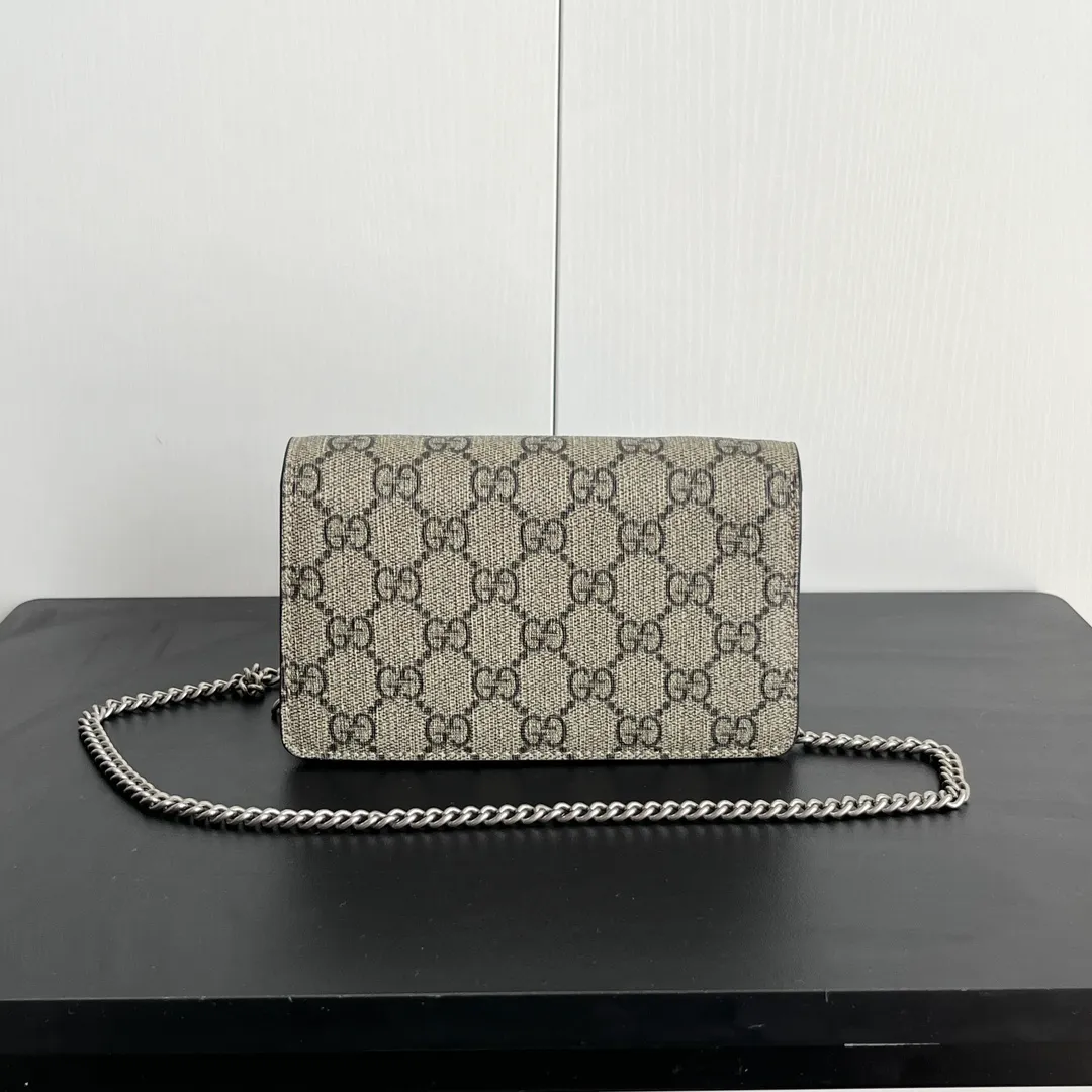 Actual shot #💰260 with box Model: 476432 Apricot Size: 16.5x10x4.5cm 𝙂𝙪𝙘𝙘𝙞 𝘿𝙞𝙤𝙣𝙮𝙨𝙪𝙨 𝙈𝙞𝙣𝙞 16.5 Xiaogujia’s entry-level small bag is recommended. It’s not worth mentioning. It’s a classic model that can be said to be the symbol of Xiaogujia. The classic mini Dionysian buckle is paired with calfskin. This bag has a very high appearance rate. It is simply a tool for daily wear and is very popular on the street❗️