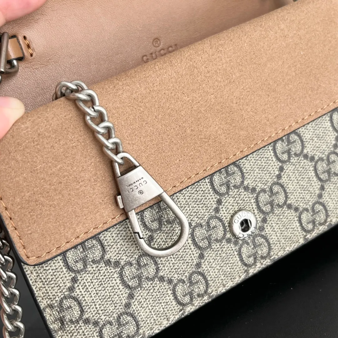 Actual shot #💰260 with box Model: 476432 Apricot Size: 16.5x10x4.5cm 𝙂𝙪𝙘𝙘𝙞 𝘿𝙞𝙤𝙣𝙮𝙨𝙪𝙨 𝙈𝙞𝙣𝙞 16.5 Xiaogujia’s entry-level small bag is recommended. It’s not worth mentioning. It’s a classic model that can be said to be the symbol of Xiaogujia. The classic mini Dionysian buckle is paired with calfskin. This bag has a very high appearance rate. It is simply a tool for daily wear and is very popular on the street❗️