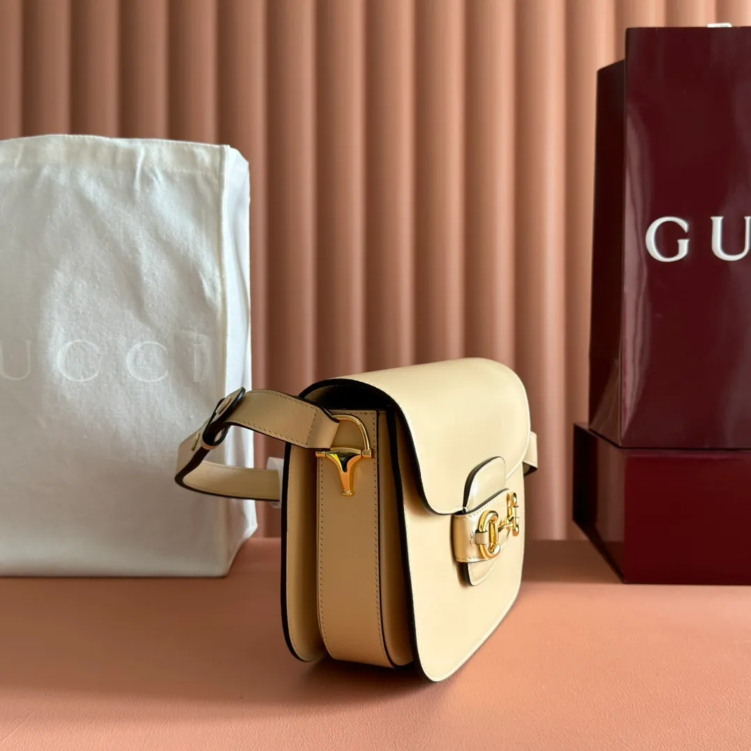 p1440📣📣📣【Original leather configuration complete package】🌈🔥Gucc” 1955 Horsebit Bag! Classic horsebit buckle + Monogram + brown hook design. It can be carried in three ways: cross-body, short shoulder strap, long shoulder strap, all very beautiful! This season's hot style is going to be popular again! Model number: 602204, size: 25x18x8cm!
