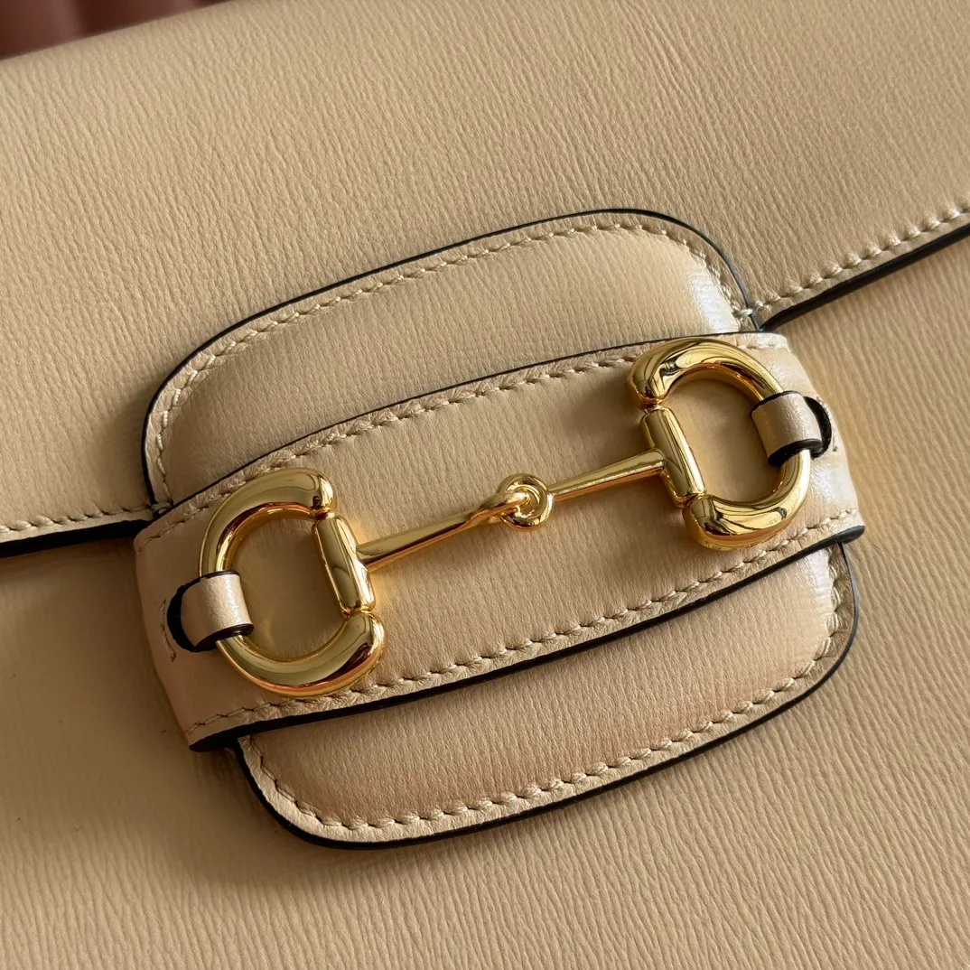 p1440📣📣📣【Original leather configuration complete package】🌈🔥Gucc” 1955 Horsebit Bag! Classic horsebit buckle + Monogram + brown hook design. It can be carried in three ways: cross-body, short shoulder strap, long shoulder strap, all very beautiful! This season's hot style is going to be popular again! Model number: 602204, size: 25x18x8cm!