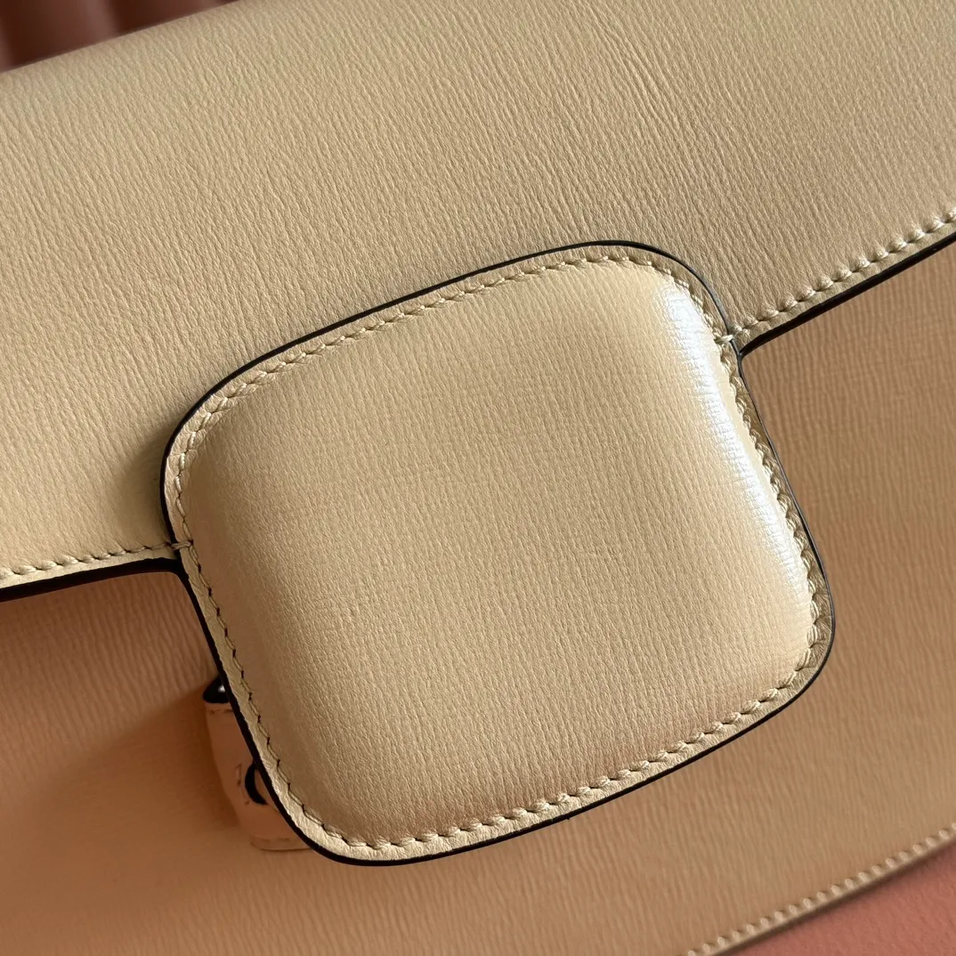p1440📣📣📣【Original leather configuration complete package】🌈🔥Gucc” 1955 Horsebit Bag! Classic horsebit buckle + Monogram + brown hook design. It can be carried in three ways: cross-body, short shoulder strap, long shoulder strap, all very beautiful! This season's hot style is going to be popular again! Model number: 602204, size: 25x18x8cm!