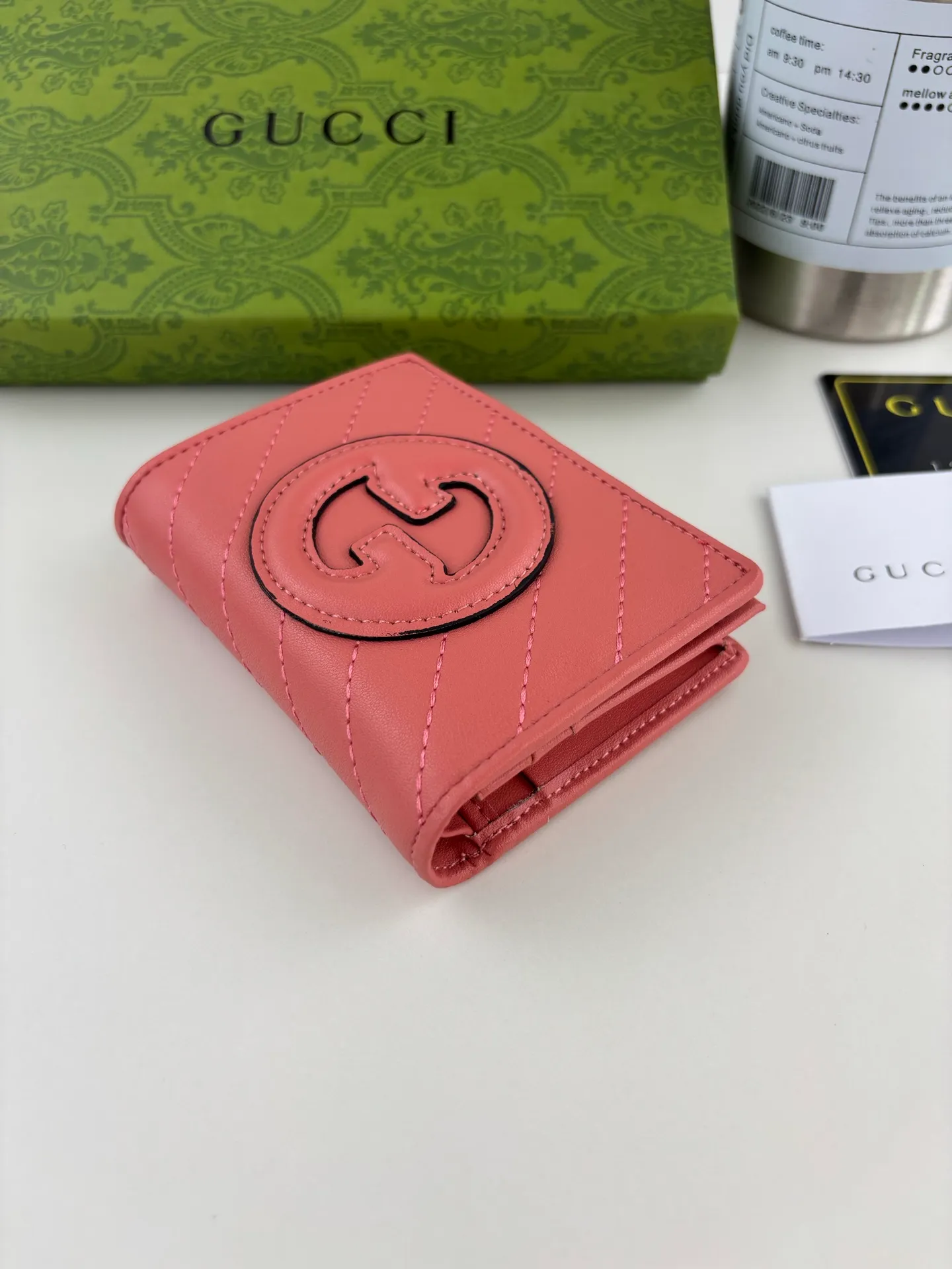 💰160 GUCCl Produced by Gujia! Blondie series card holder. The Gucci Blondie series uses one of the brand's bold patterns and a leather design of the same tone, exuding a subtle and restrained atmosphere. This series of ingenuity incorporates round geometric interlocking G's, fully displaying Gucci's modern aesthetic design. Style No.: 760317 Size: 8.5cm x 11cm x 3cm Color: Pink
