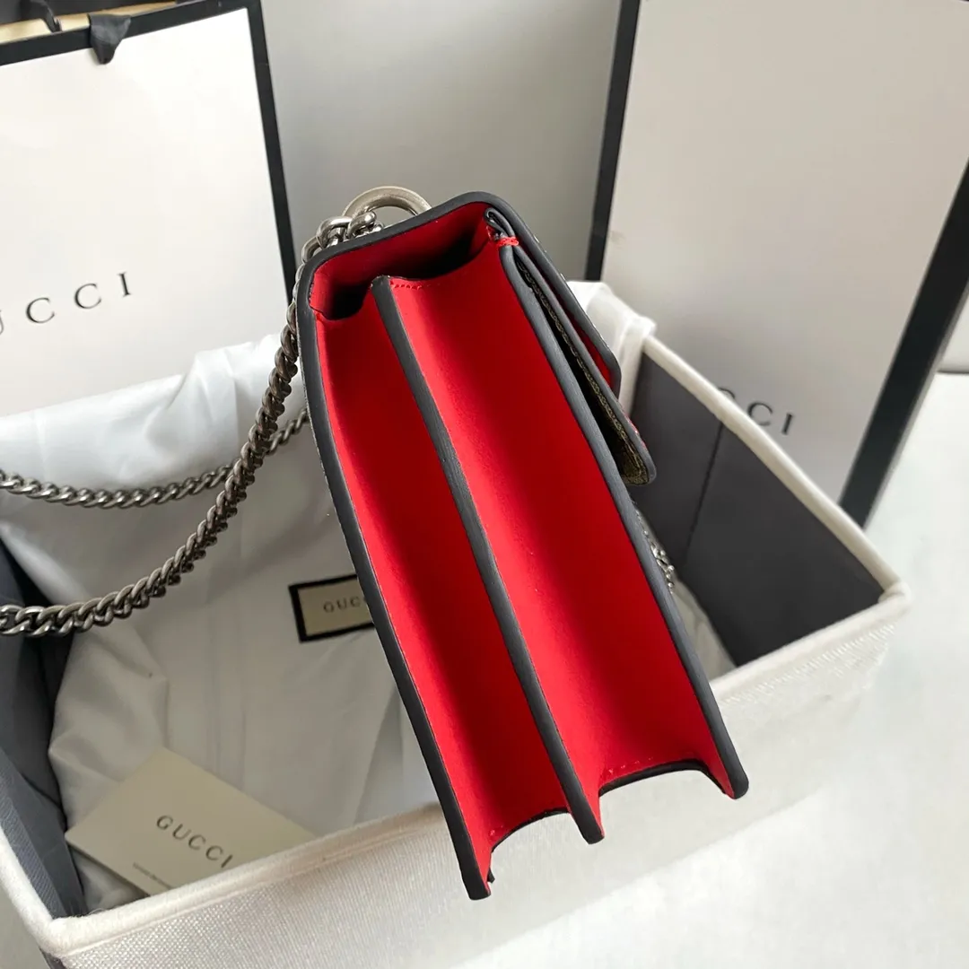 Upgraded version of real shot #💰320 Model: 400249 Size: 28x18x9cm 𝙂𝙪𝙘𝙘𝙞 𝘿𝙞𝙤𝙣𝙮𝙨𝙪𝙨 Bacchus 280,000 evergreen model is so popular. Dionysus can be said to be Xiaogu's turnaround. It has been around for several years, but its status is still standing. The biggest advantage is that it is wear-resistant. It is really super durable. You can throw it away and use it casually. It is made of presbyopic material that is durable and relatively thick, so it is not as tender as lambskin or calfskin. Presbyopia is the symbol of Xiaogu. It can be matched with any clothes. It will never go wrong and there is no need to question its capacity.