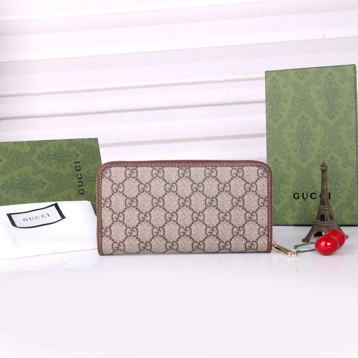💰170 Style No.: GA012 Brand: GUCCl Color: Brown White Size: 19*10*3 Description: Newly launched Gucci made of GG Supreme high-end artificial canvas and brown leather 1955 horsebit zipper bag, this series adopts the same double ring and long strip design as the handbag. This detail is inspired by the brand’s equestrian roots. It is one of Gucci’s classic heritage and one of the brand’s most representative symbolic elements.