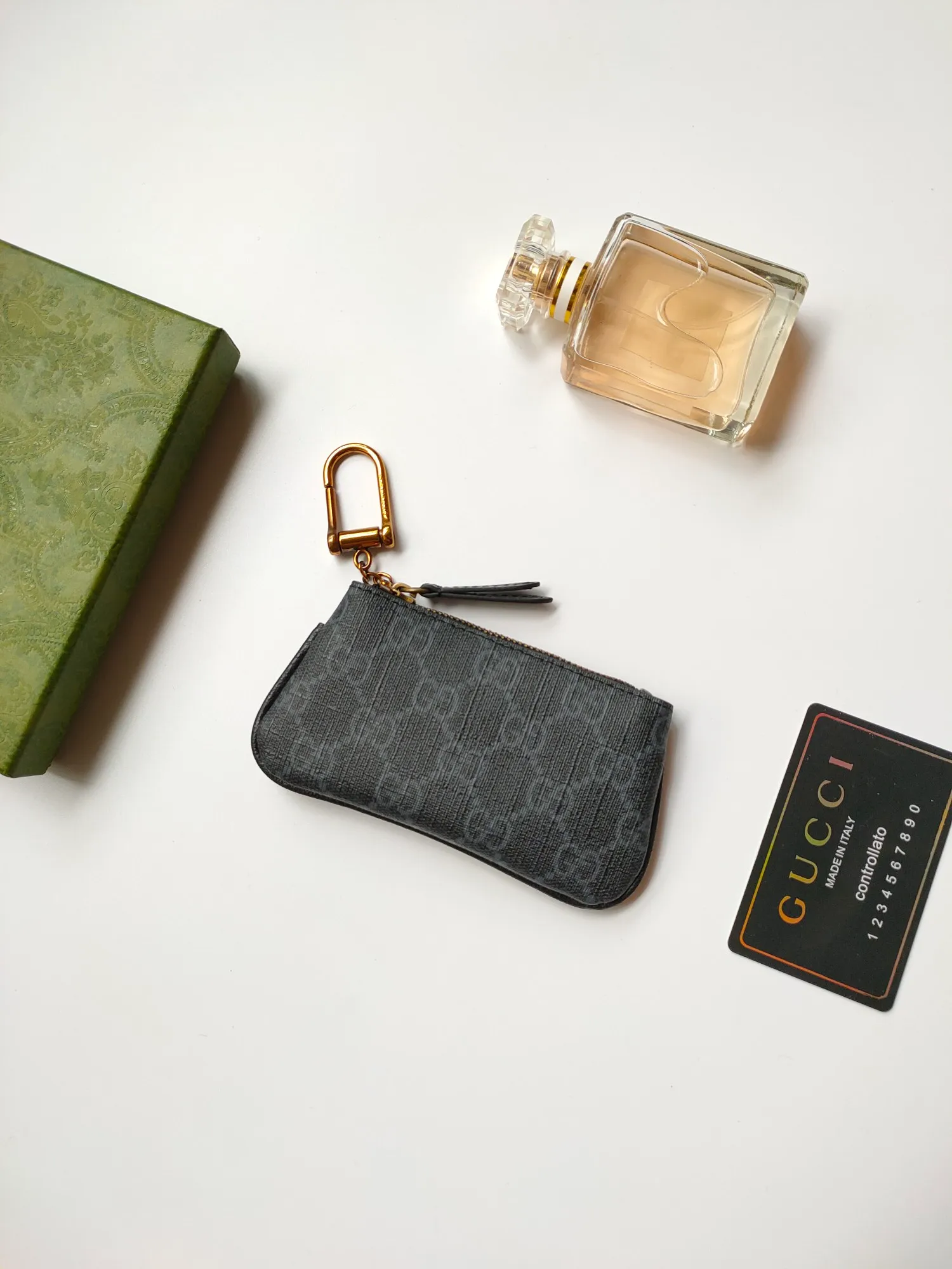 💰130💰 Brand new small coin purse~The lipstick bag is made of Gucci special canvas PVC, with exquisite original factory bronze double G hardware and flexible and unique hook buckles. It is small and exquisite, but has great effect. Model: 671722, size: 12.5x7x1.5cm