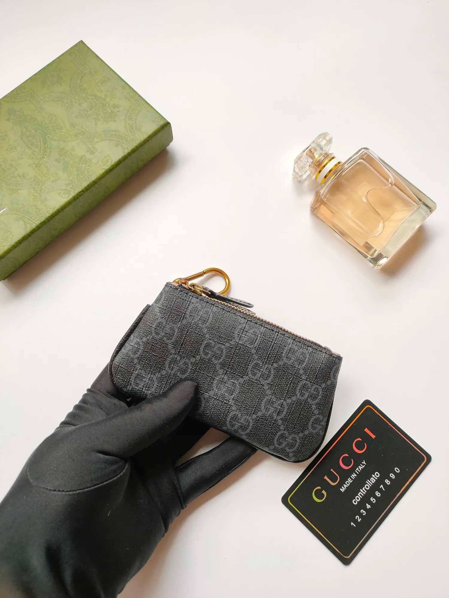 💰130💰 Brand new small coin purse~The lipstick bag is made of Gucci special canvas PVC, with exquisite original factory bronze double G hardware and flexible and unique hook buckles. It is small and exquisite, but has great effect. Model: 671722, size: 12.5x7x1.5cm