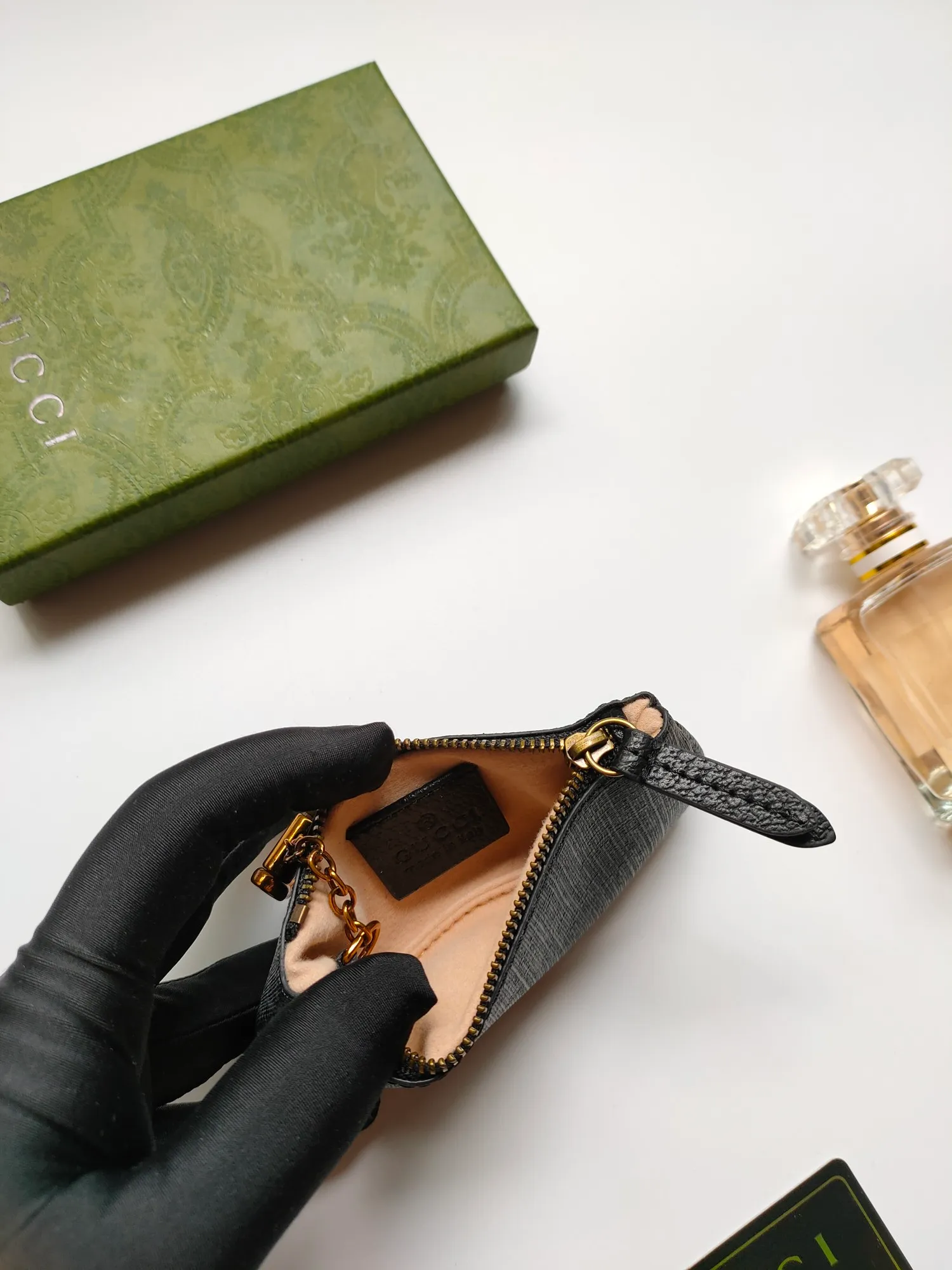 💰130💰 Brand new small coin purse~The lipstick bag is made of Gucci special canvas PVC, with exquisite original factory bronze double G hardware and flexible and unique hook buckles. It is small and exquisite, but has great effect. Model: 671722, size: 12.5x7x1.5cm