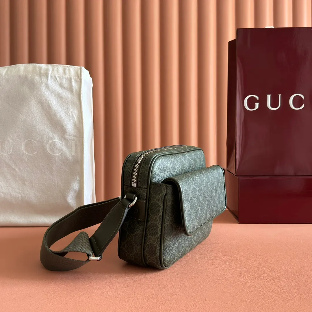 p1020. 💋💋💋"With full set of original counter packaging" [New Product] The 2025 autumn and winter series uses GG letter pattern coated fabric to reinterpret one of the brand's iconic patterns. This small crossbody bag is crafted from innovative fabrics and finished with tonal leather piping for added style. Forest green GG monogram coated fabric Green leather trim Palladium tone hardware Cotton and linen blend lining Interior: 1 zip pocket External: 1 zip pocket Adjustable canvas shoulder strap (height: 55cm; length: 86cm - 137cm Zip closure Ref.: 795479. Dimensions: 23cm (W) x 18cm (H) x 12cm (D) Weight: approx. 0.726 kg Color: forest green/pvc Made in Italy.