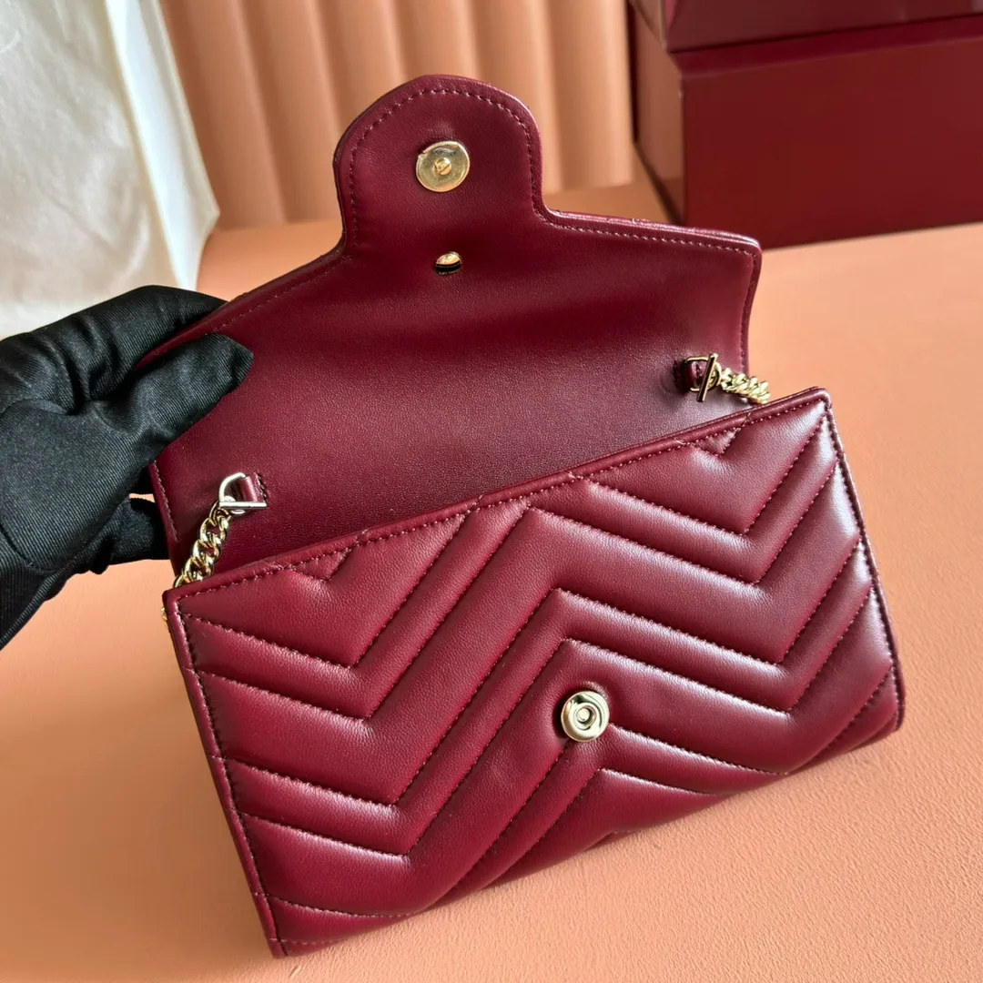 p760. 💋💋💋"With full set of original counter packaging" [New product] This GG Marmont series chain wallet is crafted with Matelassé cow leather. The series' iconic double G accessories make the entire design fuller. Black quilted V-shaped calfskin Leather Light gold-tone hardware Black taffeta lining Double G Interior: six card compartments, one zip pocket and one flap pocket Chain shoulder strap (60 cm high) Press-button closure Ident.: 837745. Dimensions: 20cm (width) x 12cm (height) x 4cm (depth) Weight: approx. 357g
