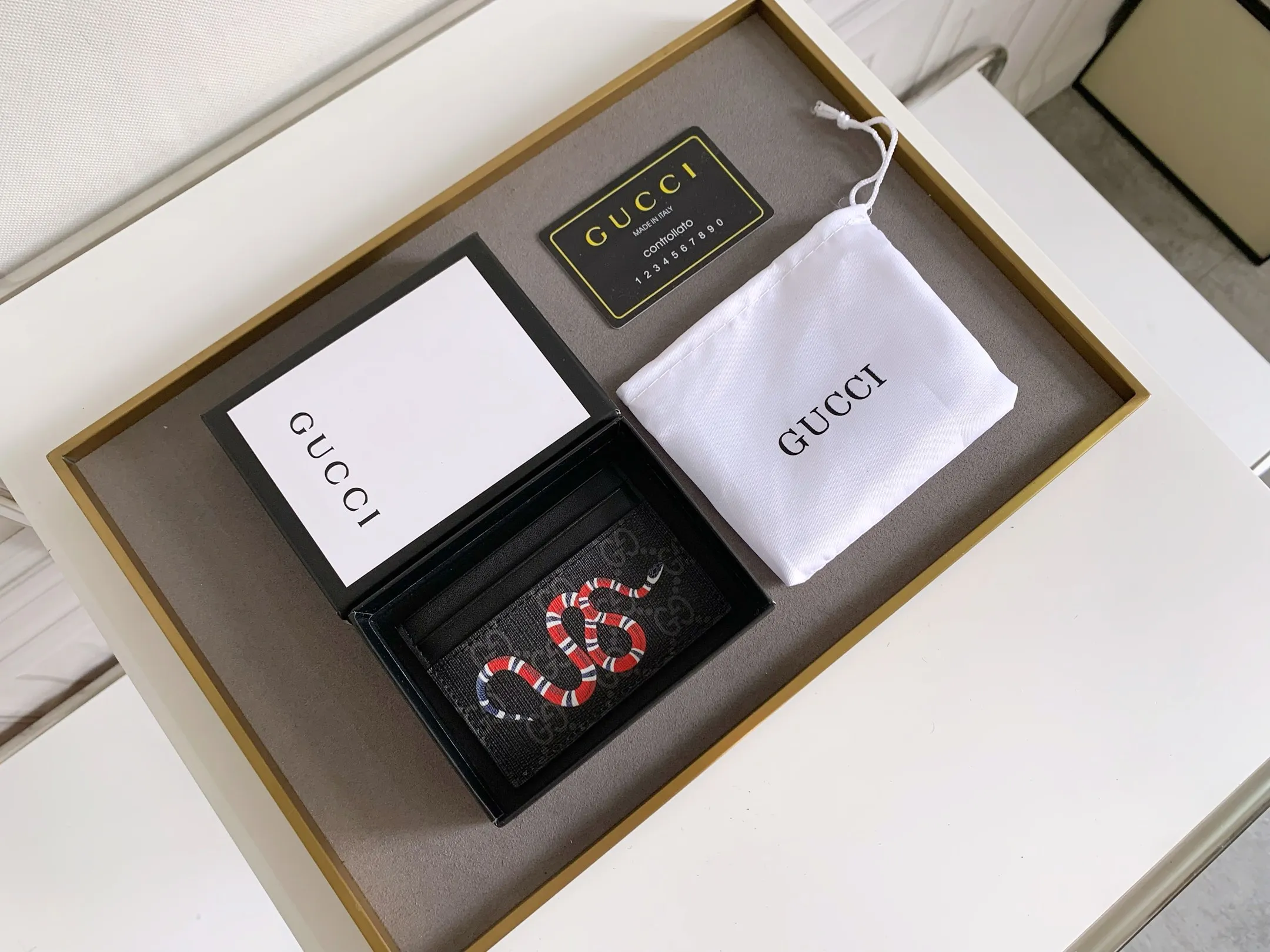 💰90 💎(Snake pattern) Top original quality, GUCCI classic popular printed card holder, exclusive background, real shot. The card holder is made of GG Supreme high-grade man-made canvas with exquisite patterns💯! Style number: 451277 Size: 10x7.5cm