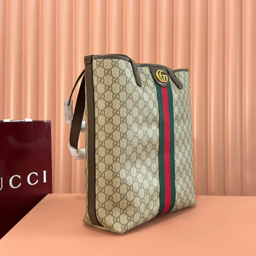 p1000. 💋💋💋"With full set of original counter packaging" [New product] The Ophidia series combines two colors of beige and dark brown, with classic silhouettes and new functions, and is made of soft-touch fabrics. This tote bag is made of coated fabric with a GG monogram pattern and is intricately embellished with the Double G logo and webbing details. Beige and brown coated fabric with GG monogram pattern Dark brown leather trim Gold-tone hardware Dark green linen-cotton blend lining Double G Web detail Interior: One flat zippered bag Handle height: 30 cm Ident number: 834465. Dimensions: 30cm (width) x 36cm (height) x 12.5cm (depth) Weight: approx. 0.8kg Color: Brown/PVC. Made in Italy