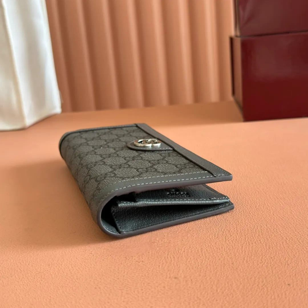 p420. 💋💋💋【With full set of original green box packaging】‼ ️Ophidia series GG long wallet The new series presents thin and compact small leather goods, with ingenuity and the main color matching, making the classic GG logo embellishment on the bag full of style. Featuring multiple card compartments and pockets, this long wallet is crafted in blue and embellished with silver-toned Double G-shaped accessories to complete the design. Blue and navy GG Supreme canvas Dark blue leather trim Silver-tone hardware Moiré fabric lining Double G Interior: Sixteen card compartments, one zip pocket and three open pockets Dimensions when closed: 19cm (L) x 10cm (W) x 2cm (D); open: 19cm (L) x 20.5cm (W) Weight: approx. 0.148kg Ident number: 791746. Dimensions: 19 (length) x 10 (width) x 2 cm (thickness) Color: blue/pvc. Made in Italy