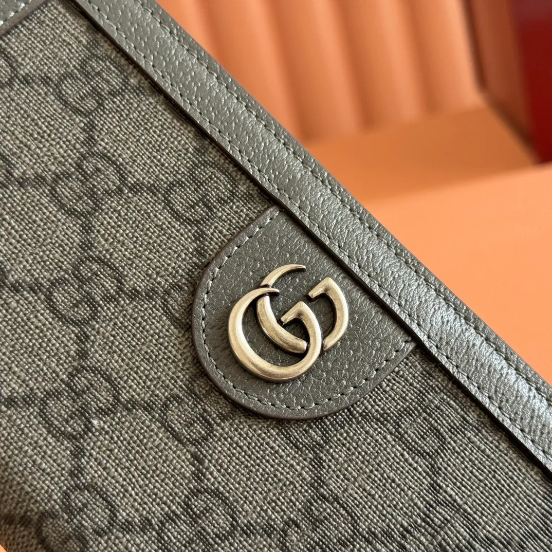 p420. 💋💋💋【With full set of original green box packaging】‼ ️Ophidia series GG long wallet The new series presents thin and compact small leather goods, with ingenuity and the main color matching, making the classic GG logo embellishment on the bag full of style. Featuring multiple card compartments and pockets, this long wallet is crafted in blue and embellished with silver-toned Double G-shaped accessories to complete the design. Blue and navy GG Supreme canvas Dark blue leather trim Silver-tone hardware Moiré fabric lining Double G Interior: Sixteen card compartments, one zip pocket and three open pockets Dimensions when closed: 19cm (L) x 10cm (W) x 2cm (D); open: 19cm (L) x 20.5cm (W) Weight: approx. 0.148kg Ident number: 791746. Dimensions: 19 (length) x 10 (width) x 2 cm (thickness) Color: blue/pvc. Made in Italy