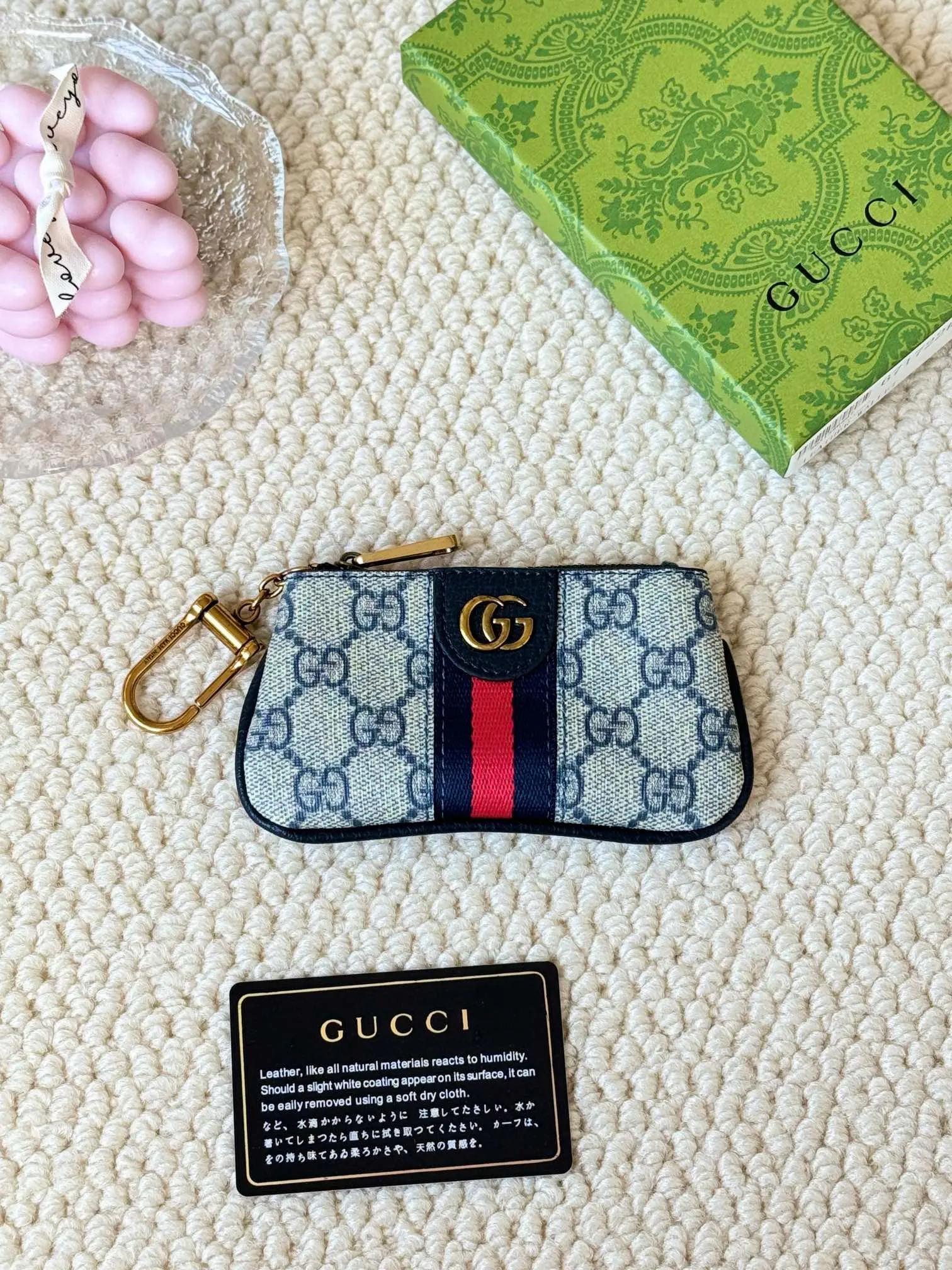 💰140 gucci new small coin purse ~ lipstick bag! Cowhide + PVC with exquisite original factory hardware! Flexible and unique hook buckle, small and exquisite, with great effect. Model: 671722, size: 12x7.5x1.5cm.