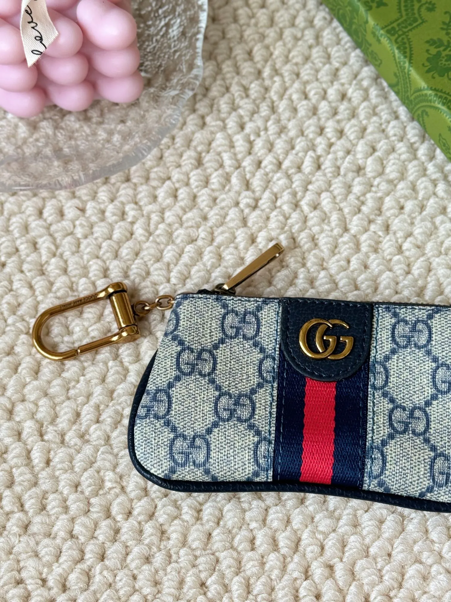 💰140 gucci new small coin purse ~ lipstick bag! Cowhide + PVC with exquisite original factory hardware! Flexible and unique hook buckle, small and exquisite, with great effect. Model: 671722, size: 12x7.5x1.5cm.