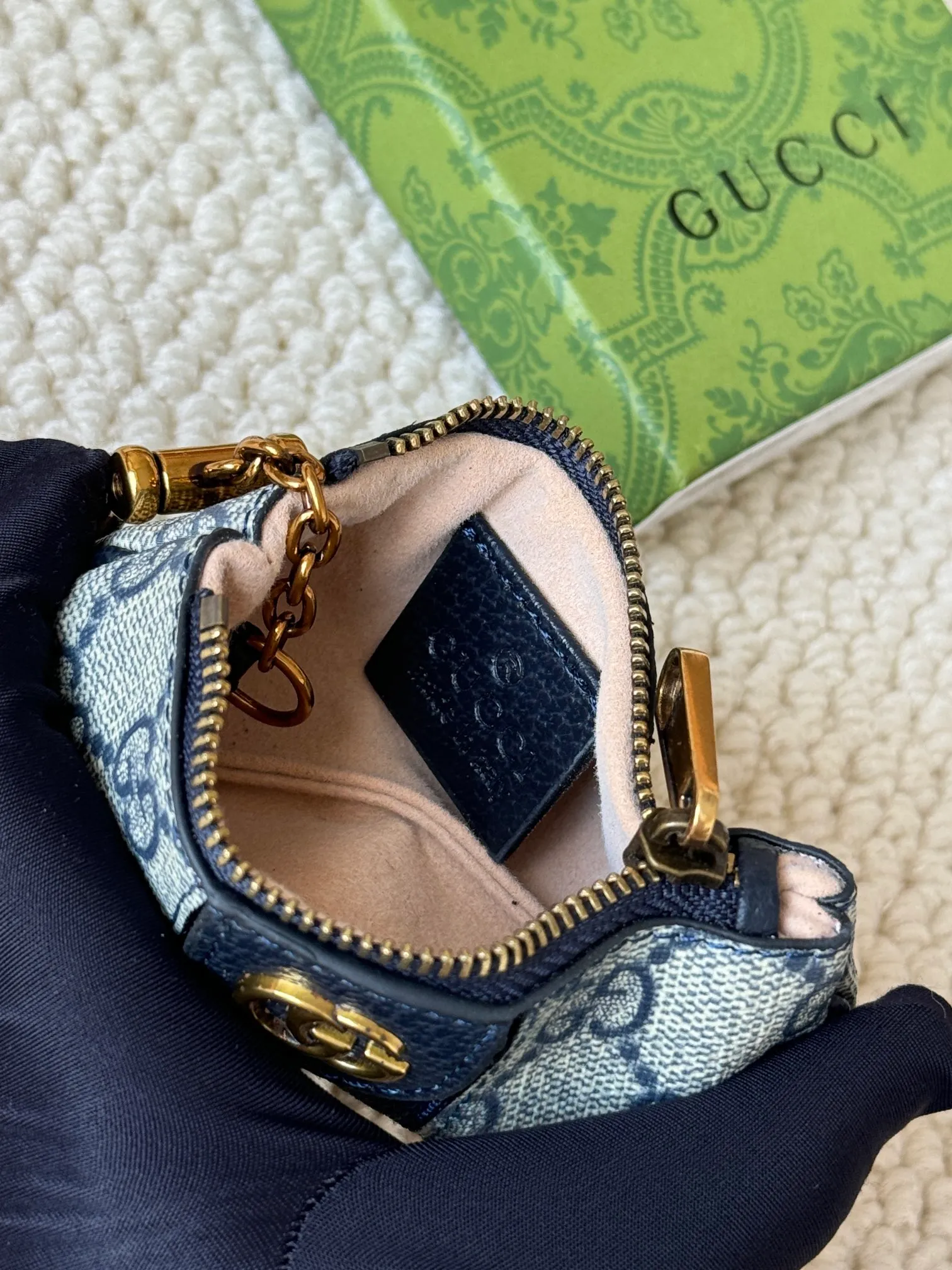 💰140 gucci new small coin purse ~ lipstick bag! Cowhide + PVC with exquisite original factory hardware! Flexible and unique hook buckle, small and exquisite, with great effect. Model: 671722, size: 12x7.5x1.5cm.