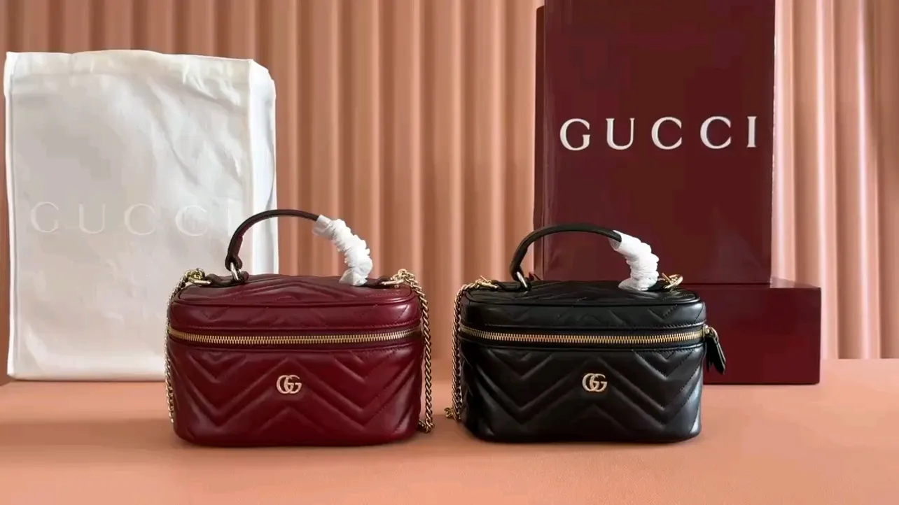 💋💋💋【New】GG Marmont series mini cosmetic bag, black, ancora red/original leather shipped, 🐍Model: 837454, short combination video