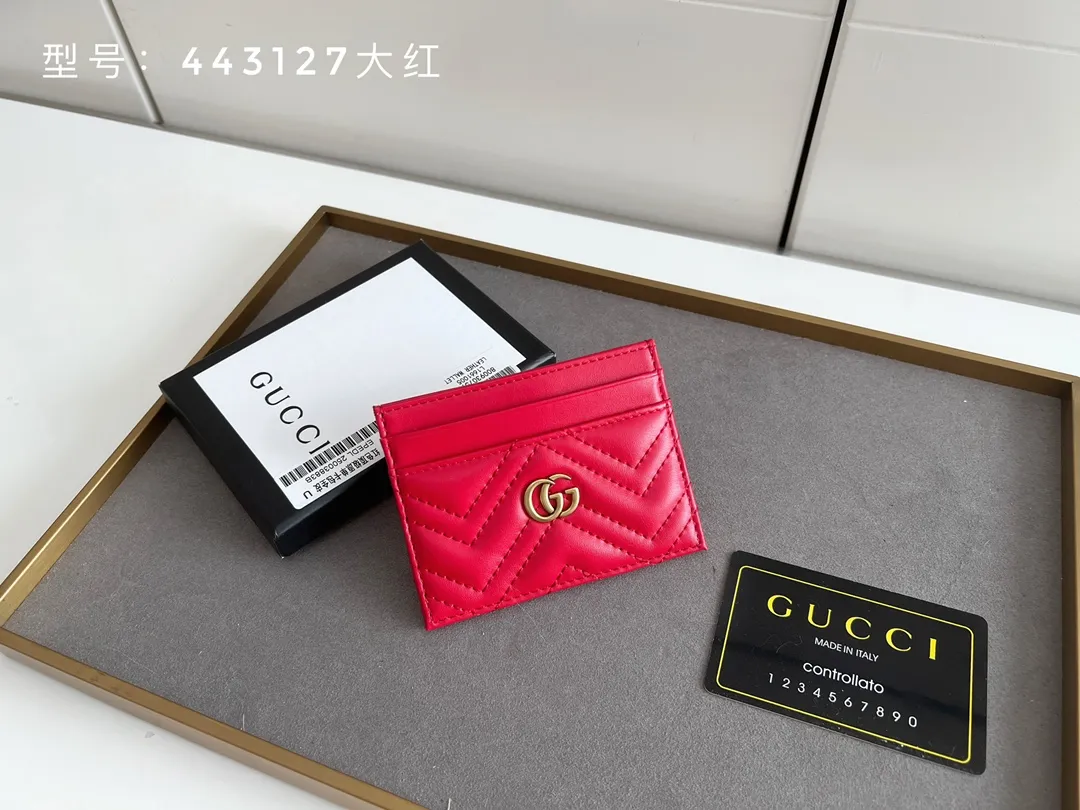 💰100 top original 💎 Full card bag # GUCCI new women's card bag. GG Marmont card holder. Made of calfskin, quilted humanoid pattern and crafted with top-grade overseas hardware. GG Marmont card holder! Style number: 443127 full leather size: 10x7cm