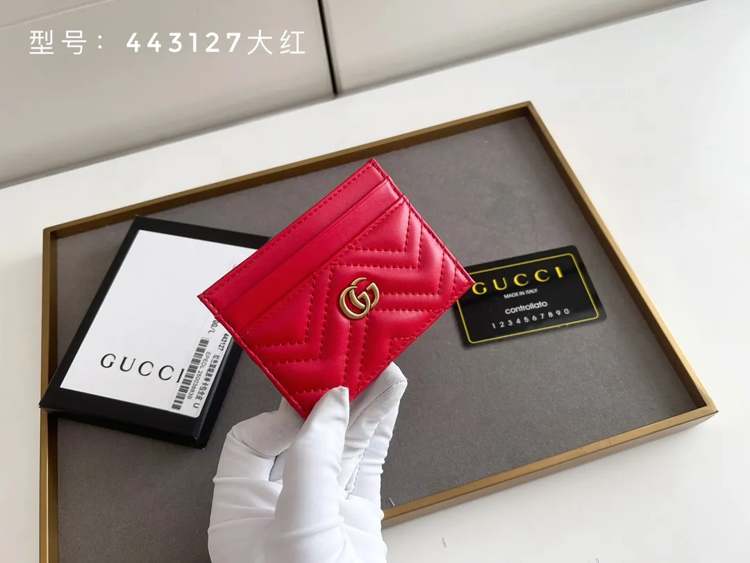 💰100 top original 💎 Full card bag # GUCCI new women's card bag. GG Marmont card holder. Made of calfskin, quilted humanoid pattern and crafted with top-grade overseas hardware. GG Marmont card holder! Style number: 443127 full leather size: 10x7cm