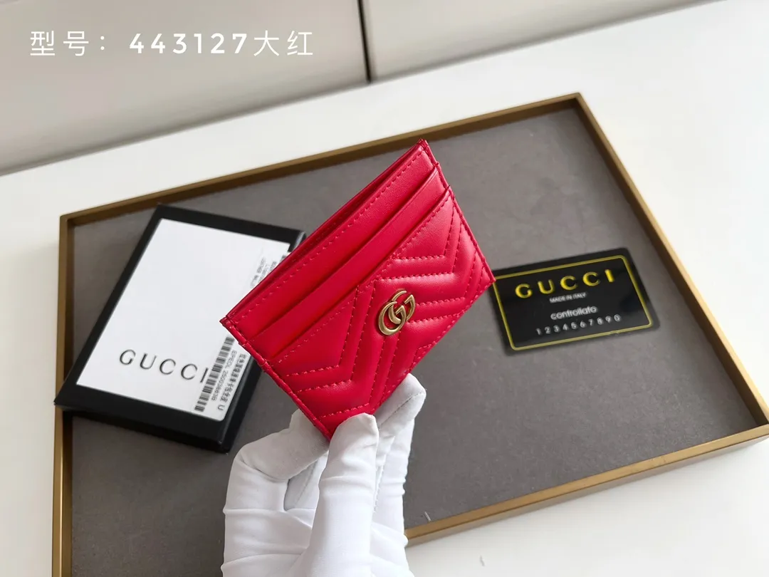 💰100 top original 💎 Full card bag # GUCCI new women's card bag. GG Marmont card holder. Made of calfskin, quilted humanoid pattern and crafted with top-grade overseas hardware. GG Marmont card holder! Style number: 443127 full leather size: 10x7cm