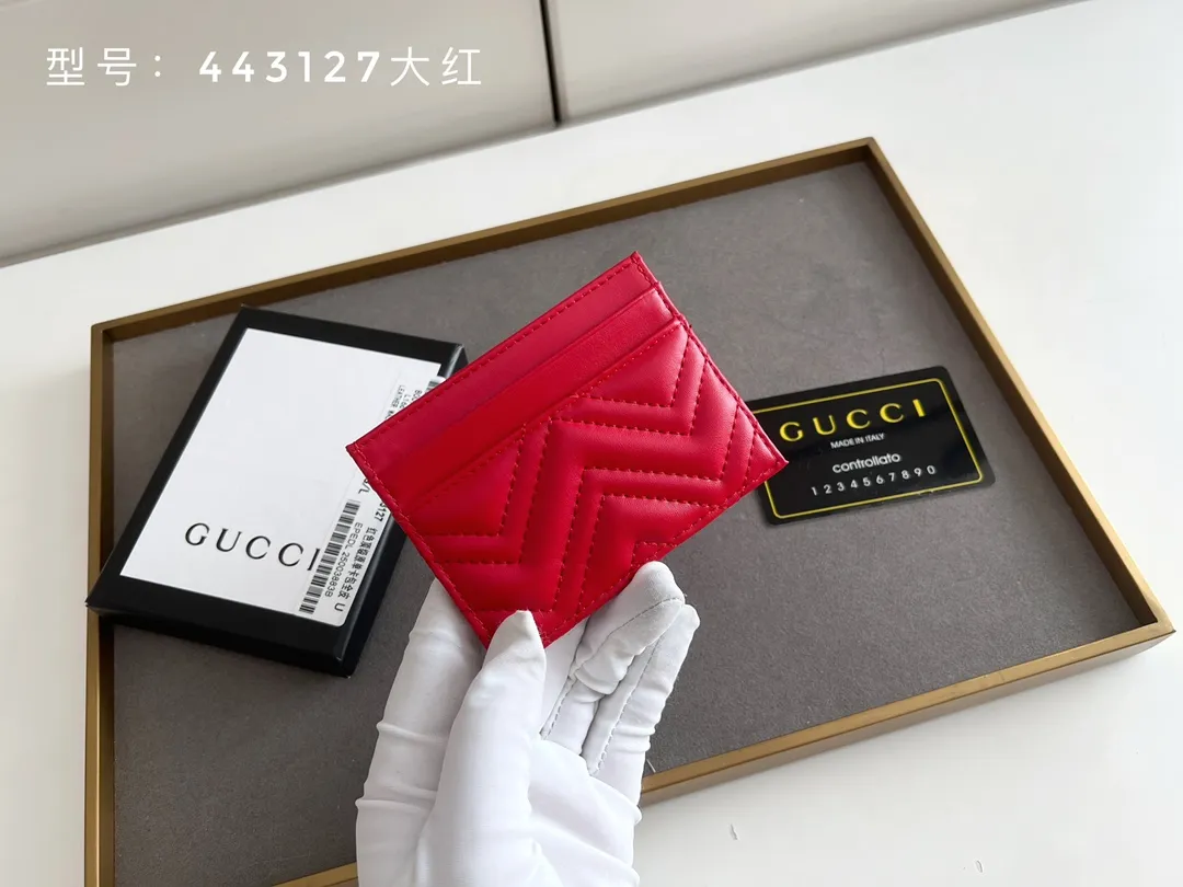💰100 top original 💎 Full card bag # GUCCI new women's card bag. GG Marmont card holder. Made of calfskin, quilted humanoid pattern and crafted with top-grade overseas hardware. GG Marmont card holder! Style number: 443127 full leather size: 10x7cm