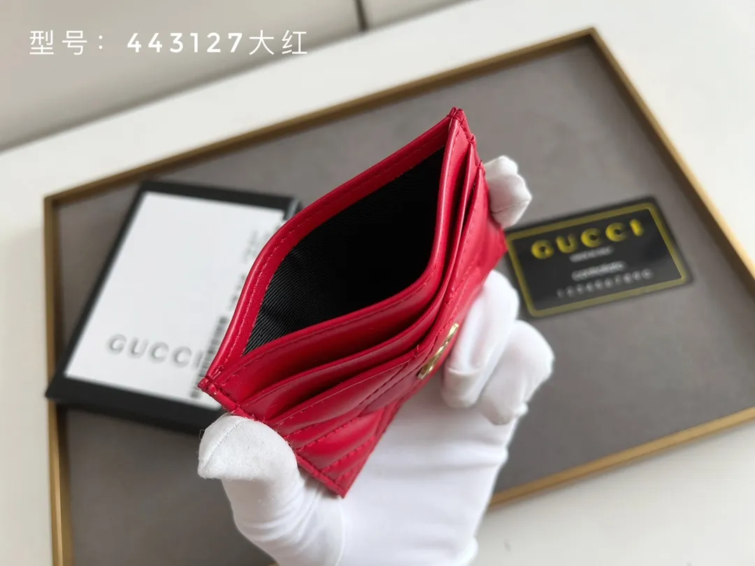 💰100 top original 💎 Full card bag # GUCCI new women's card bag. GG Marmont card holder. Made of calfskin, quilted humanoid pattern and crafted with top-grade overseas hardware. GG Marmont card holder! Style number: 443127 full leather size: 10x7cm
