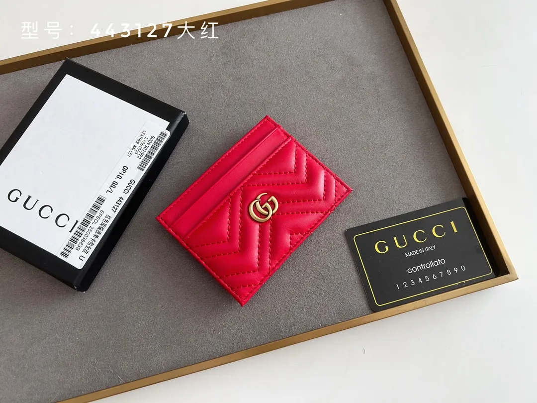 💰100 top original 💎 Full card bag # GUCCI new women's card bag. GG Marmont card holder. Made of calfskin, quilted humanoid pattern and crafted with top-grade overseas hardware. GG Marmont card holder! Style number: 443127 full leather size: 10x7cm