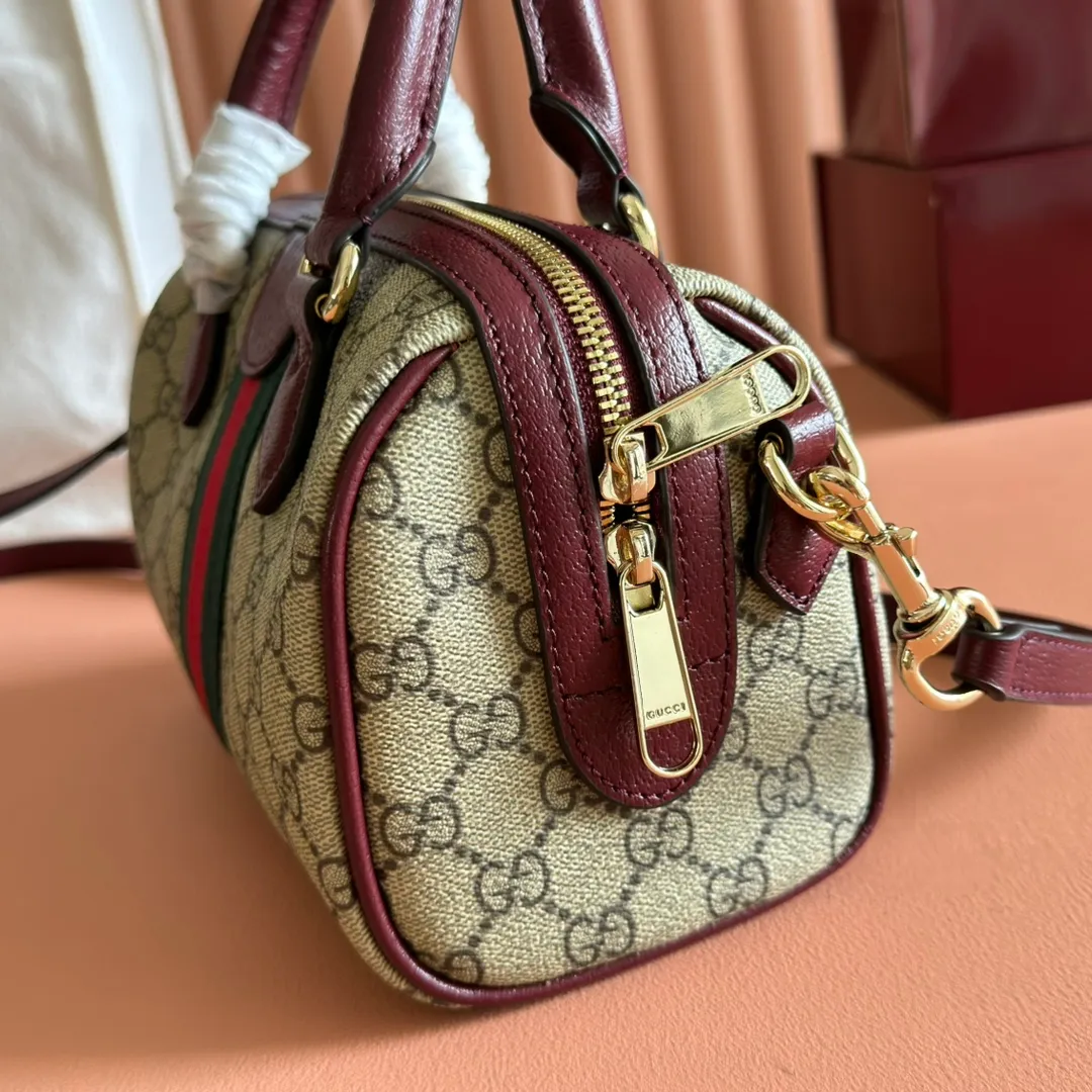 p1000. 💋💋💋"With full set of original counter packaging" [New Product] The Ophidia series dazzlingly presents novel silhouettes and functions. It is ingeniously interpreted in iconic beige and brown colors to create an innovative bag with soft texture. Beige and dark brown GG canvas Brown leather trim Light gold tone hardware Green cotton lining Double G webbing Interior: One open pocket Carry handles (10 cm height) Removable and adjustable leather shoulder strap (height: 45 cm - 56 cm; length: 100 cm - 115 cm) Zip closure Ident.: 841294. Dimensions: 21cm (width) x 13cm (height) x 11cm (depth) Weight: approx. 0.5kg Color: Brown/PVC. Made in Italy