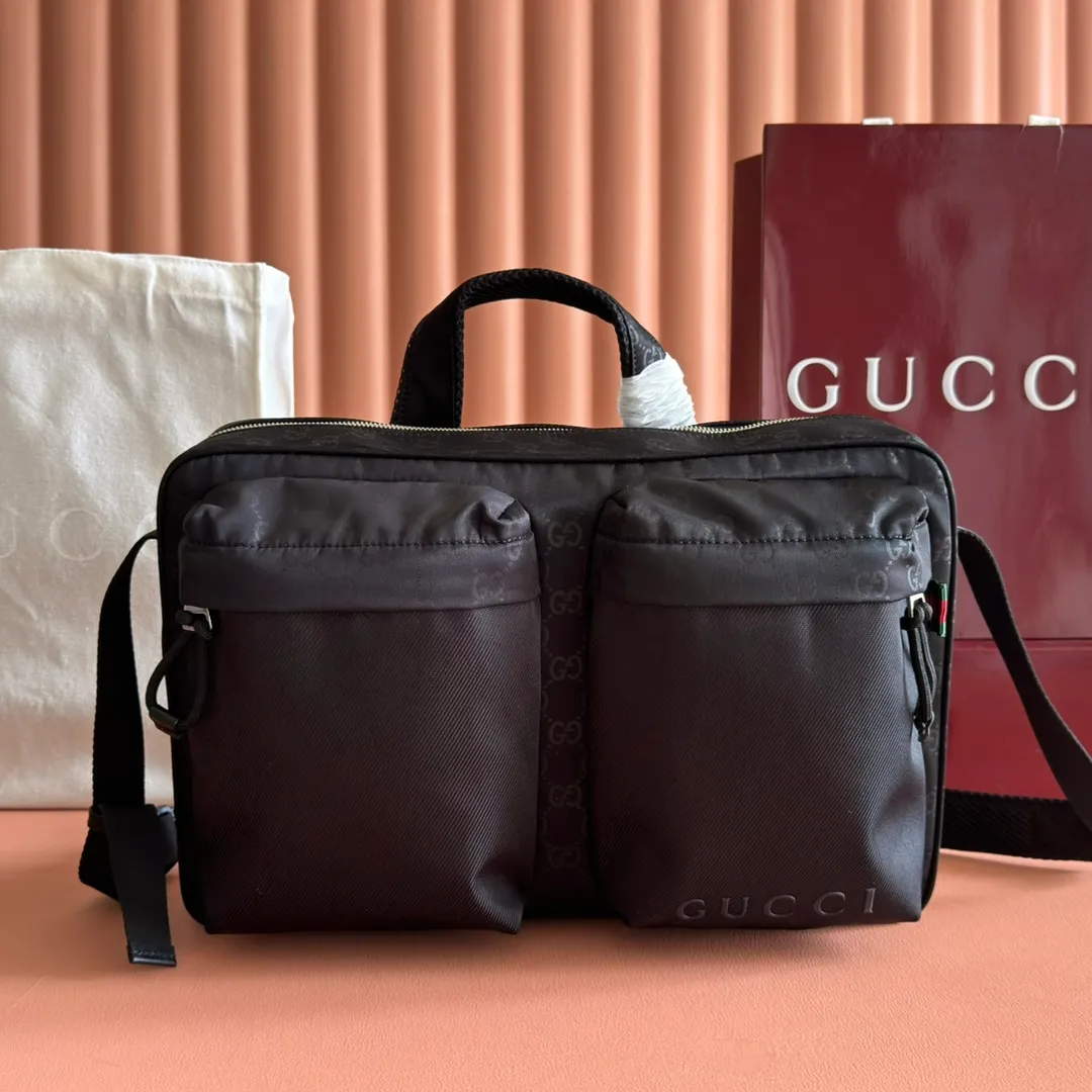 p960💋💋💋《With full set of original counter packaging》【New Product】Lightweight and durable GG nylon fabric is newly unveiled with new functions and eye-catching colors. It makes a dazzling appearance on this cross-body bag, complemented by red and green webbing details. Black GG nylon Red and green web detail Tonal Gucci logo Black nylon lining Interior: 1 padded compartment, 1 handle Exterior: 2 zippered pockets Zip closure Ident No.: 834474. Dimensions: 37cm (width) x 23cm (height) x 10cm (depth) Weight: approx. 0.5kg Color: black nylon cloth. Made in Italy