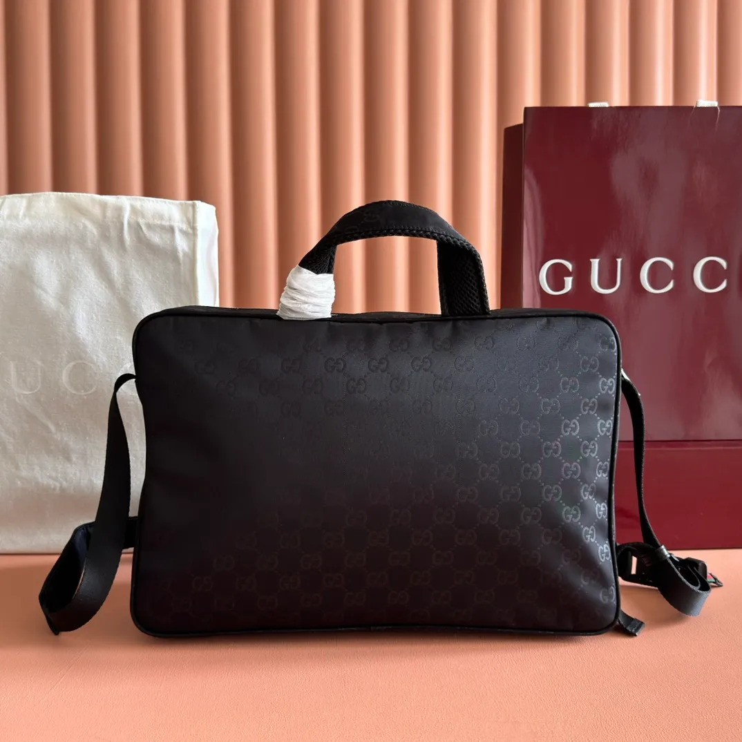 p960💋💋💋《With full set of original counter packaging》【New Product】Lightweight and durable GG nylon fabric is newly unveiled with new functions and eye-catching colors. It makes a dazzling appearance on this cross-body bag, complemented by red and green webbing details. Black GG nylon Red and green web detail Tonal Gucci logo Black nylon lining Interior: 1 padded compartment, 1 handle Exterior: 2 zippered pockets Zip closure Ident No.: 834474. Dimensions: 37cm (width) x 23cm (height) x 10cm (depth) Weight: approx. 0.5kg Color: black nylon cloth. Made in Italy