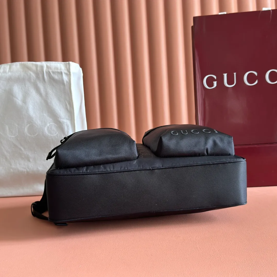 p960💋💋💋《With full set of original counter packaging》【New Product】Lightweight and durable GG nylon fabric is newly unveiled with new functions and eye-catching colors. It makes a dazzling appearance on this cross-body bag, complemented by red and green webbing details. Black GG nylon Red and green web detail Tonal Gucci logo Black nylon lining Interior: 1 padded compartment, 1 handle Exterior: 2 zippered pockets Zip closure Ident No.: 834474. Dimensions: 37cm (width) x 23cm (height) x 10cm (depth) Weight: approx. 0.5kg Color: black nylon cloth. Made in Italy