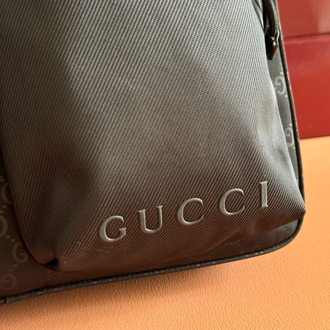 p960💋💋💋《With full set of original counter packaging》【New Product】Lightweight and durable GG nylon fabric is newly unveiled with new functions and eye-catching colors. It makes a dazzling appearance on this cross-body bag, complemented by red and green webbing details. Black GG nylon Red and green web detail Tonal Gucci logo Black nylon lining Interior: 1 padded compartment, 1 handle Exterior: 2 zippered pockets Zip closure Ident No.: 834474. Dimensions: 37cm (width) x 23cm (height) x 10cm (depth) Weight: approx. 0.5kg Color: black nylon cloth. Made in Italy