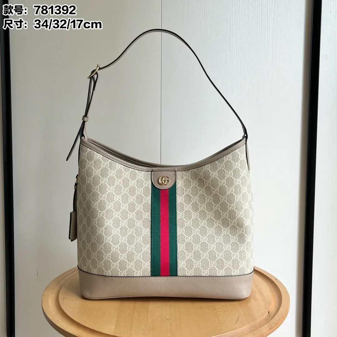 Actual shot #💰300 Model 781392 Large Size 34/32/17cm Gucci Ophidia hobo underarm bag Today’s aura is given by hobo! ! ! This bag really blends into daily life, casual and fashionable. The bag has a large capacity but is light and compact, which can be very suitable for daily outings. The shoulder straps are longer than ordinary armpit bags and can be adjusted. I fell in love at first sight and can be used fashionably at the same time!