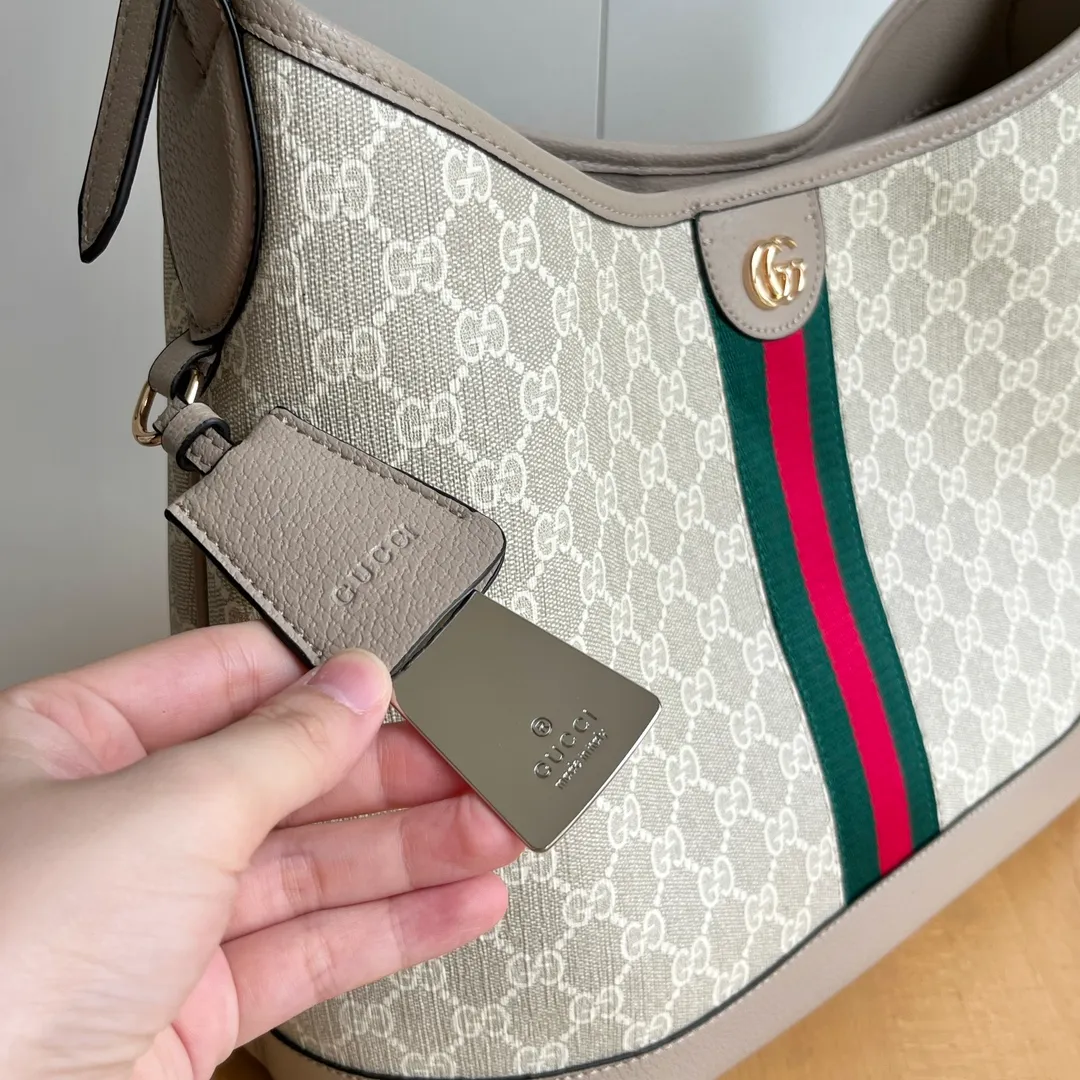 Actual shot #💰300 Model 781392 Large Size 34/32/17cm Gucci Ophidia hobo underarm bag Today’s aura is given by hobo! ! ! This bag really blends into daily life, casual and fashionable. The bag has a large capacity but is light and compact, which can be very suitable for daily outings. The shoulder straps are longer than ordinary armpit bags and can be adjusted. I fell in love at first sight and can be used fashionably at the same time!