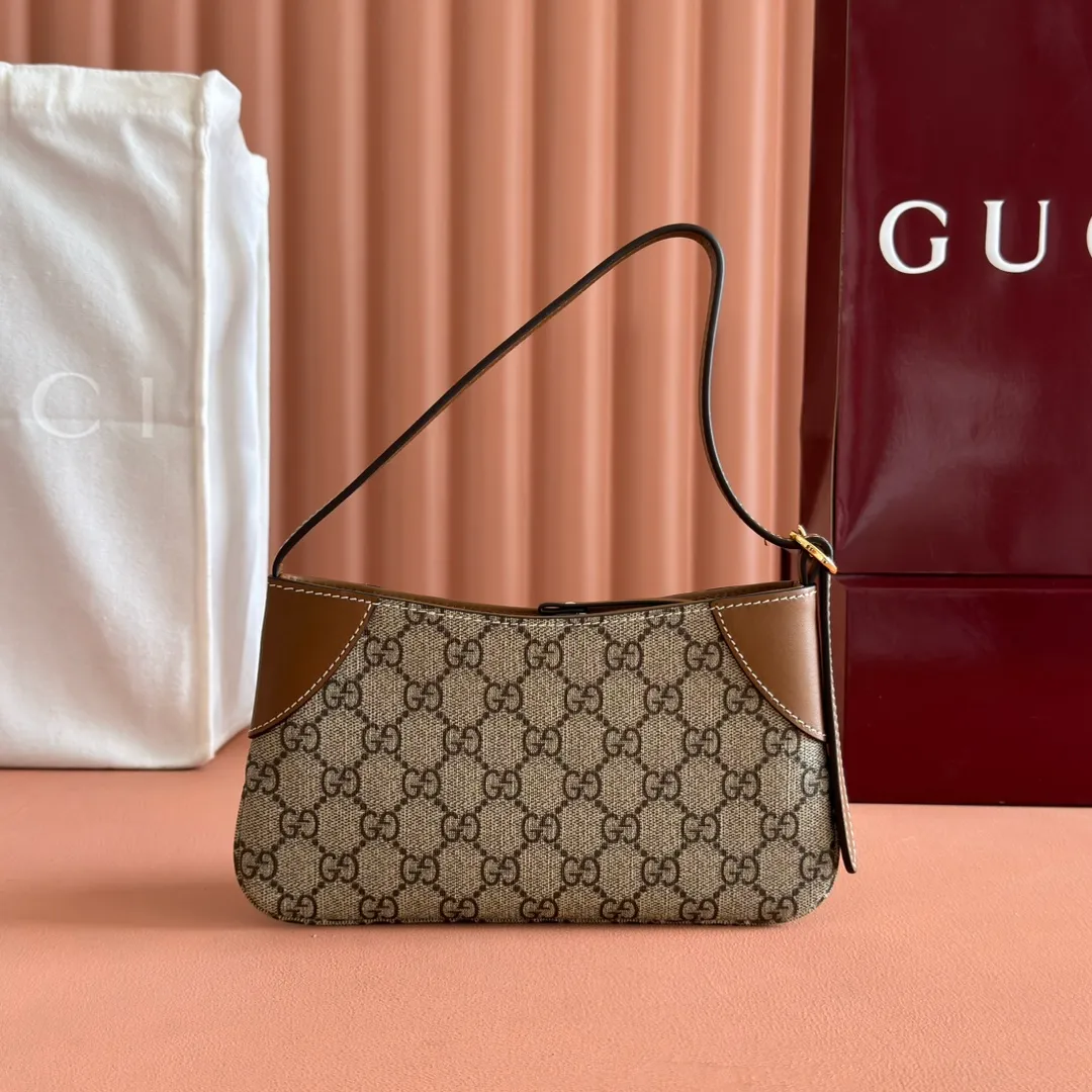 p800. 💋💋💋【Configured with full package at counter】The GG Emblem series reinterprets the brand's timeless elegance and exquisite craftsmanship. This light pink shoulder bag is crafted from GG Monogram coated fabric. This piece is trimmed with leather piping and has a zip fastening. Light pink GG Monogram coated fabric Pink leather trim Web taffeta lining Adjustable shoulder strap (20 cm high) Zipper fastening with leather zip puller Model: 820696. Size: 19-23 cm (width) x 13 cm (height) x 2 cm (depth) Weight: about 150 grams Color: brown pvc/original leather. Made in Italy