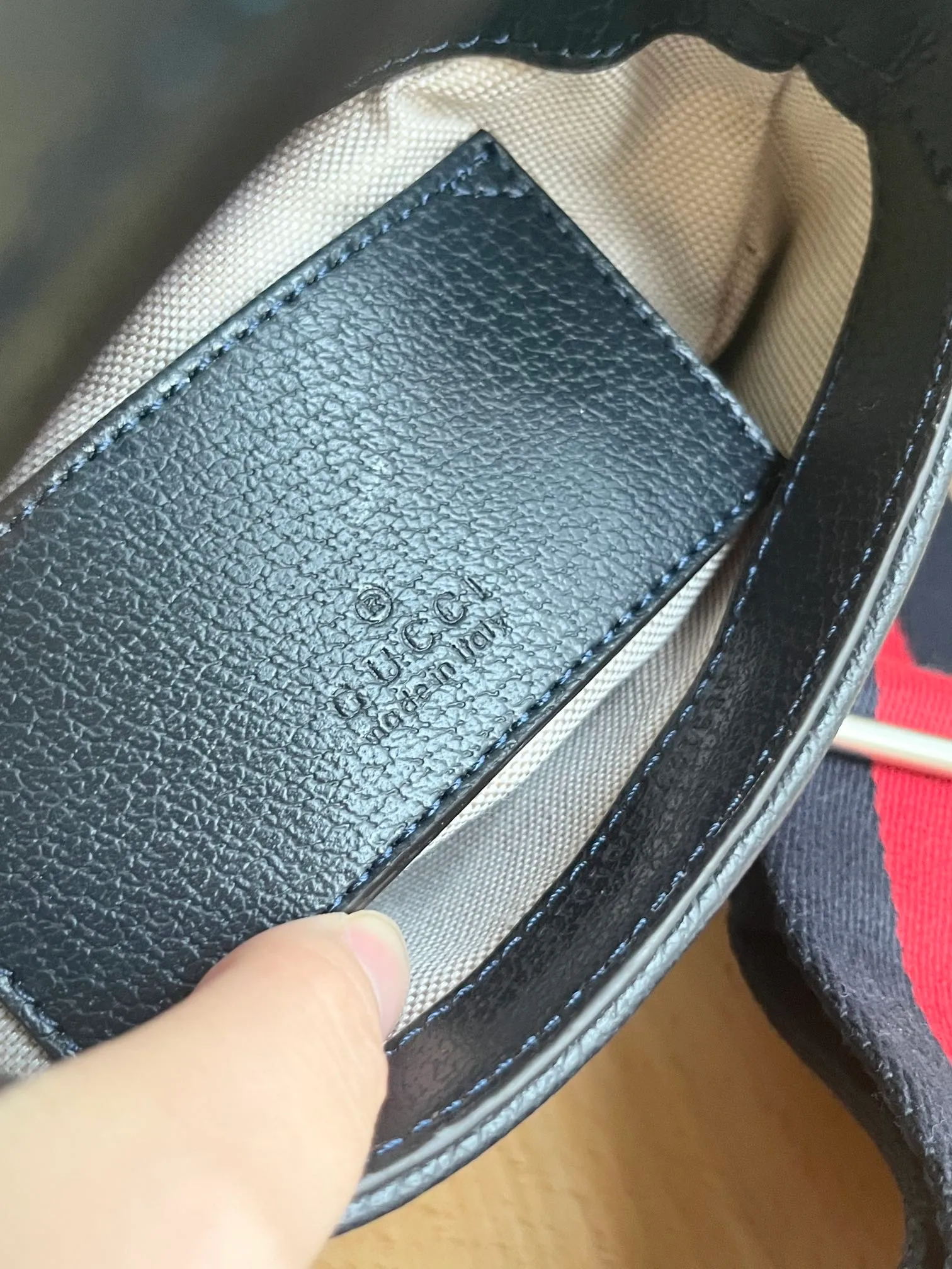 Actual shot #💰320 (double shoulder strap) Model: 685127 upgraded version Size: 19 x 13x 3cm.  Gucci UN3AG 1294 product details. Gucci's "Aria-Fashion Aria" series uses modern techniques to reinterpret classics. The Jackie 1961 series has launched a new rectangular tote bag with soft texture and flexible structure. The archive design is paired with logo details such as the all-over GG pattern and striped webbing, and exquisite accessories pay tribute to Gucci's heritage. This small bag is trimmed in black leather and features the collection's signature gold-toned push-lock hardware. Black and ivory GG denim jacquard. Black leather trim.
