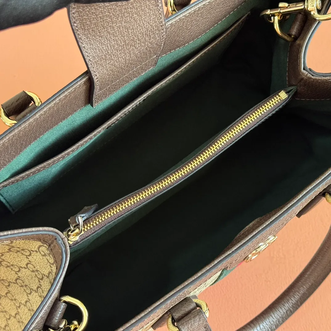 p1140. 💋💋💋"With full set of original counter packaging" [New Product] The Ophidia series dazzlingly presents novel silhouettes and functions. It is ingeniously interpreted in iconic beige and brown colors to create a new bag item with soft texture. Beige and dark brown GG canvas Brown leather piping Light gold tone hardware Green cotton lining Interior: One open pocket, one middle compartment with zipped pocket Carry handles (10cm high) Removable and adjustable leather shoulder strap (height: 50cm to 55cm; length: 108cm to 118cm) Model number: 836839 Dimensions: 33.5cm (W) x 25cm (H) x 14cm (D) Weight: about 0.95 kg Color: brown pvc. Made in Italy