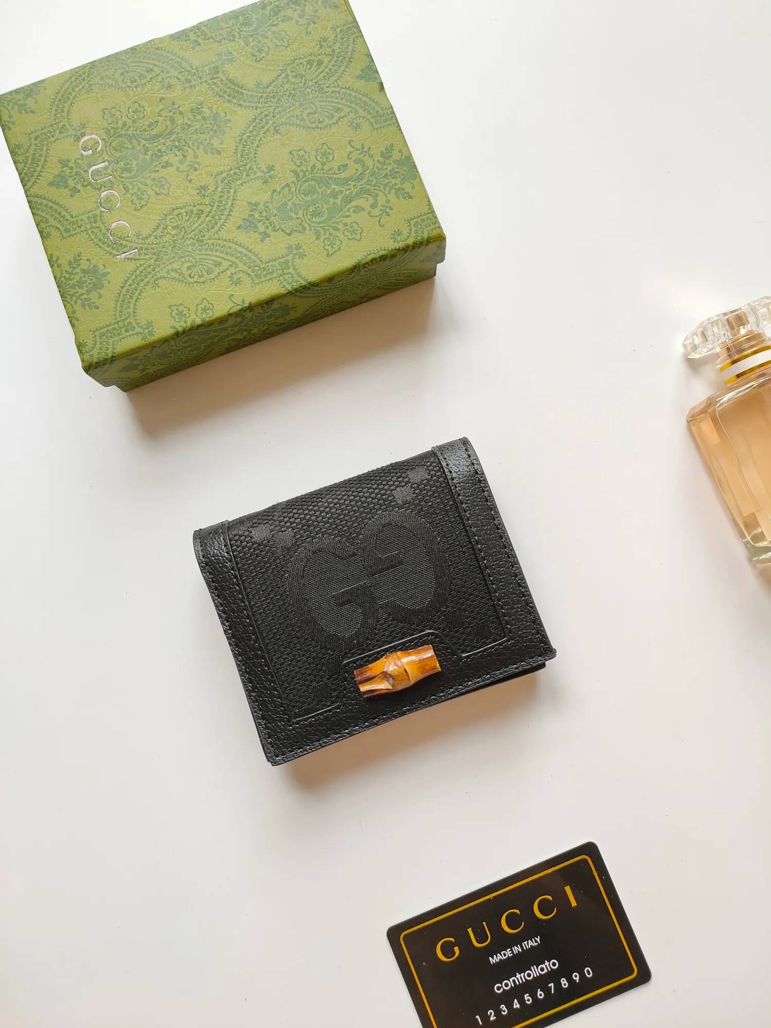 💰140💰Card holder~The wallet adopts a unique bamboo lock design, which highlights the design beauty of 𝗚𝘂𝗰𝗰𝗶, and is made of original factory calfskin! Size: 11x9x3.5cm Model: 658244
