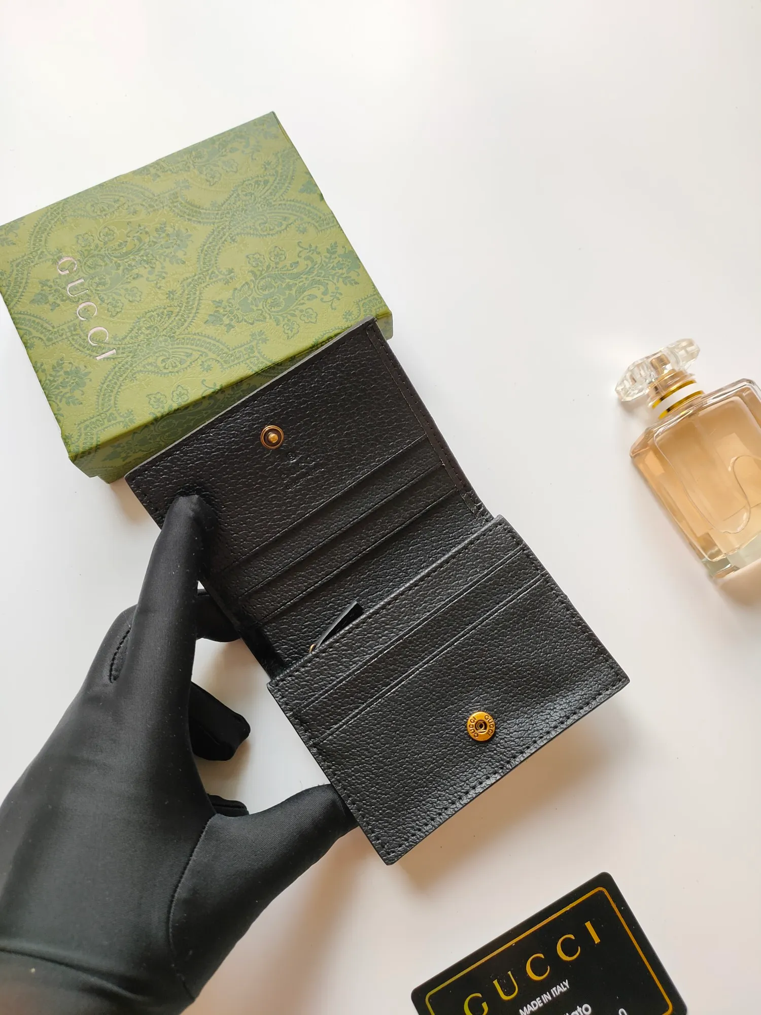 💰140💰Card holder~The wallet adopts a unique bamboo lock design, which highlights the design beauty of 𝗚𝘂𝗰𝗰𝗶, and is made of original factory calfskin! Size: 11x9x3.5cm Model: 658244