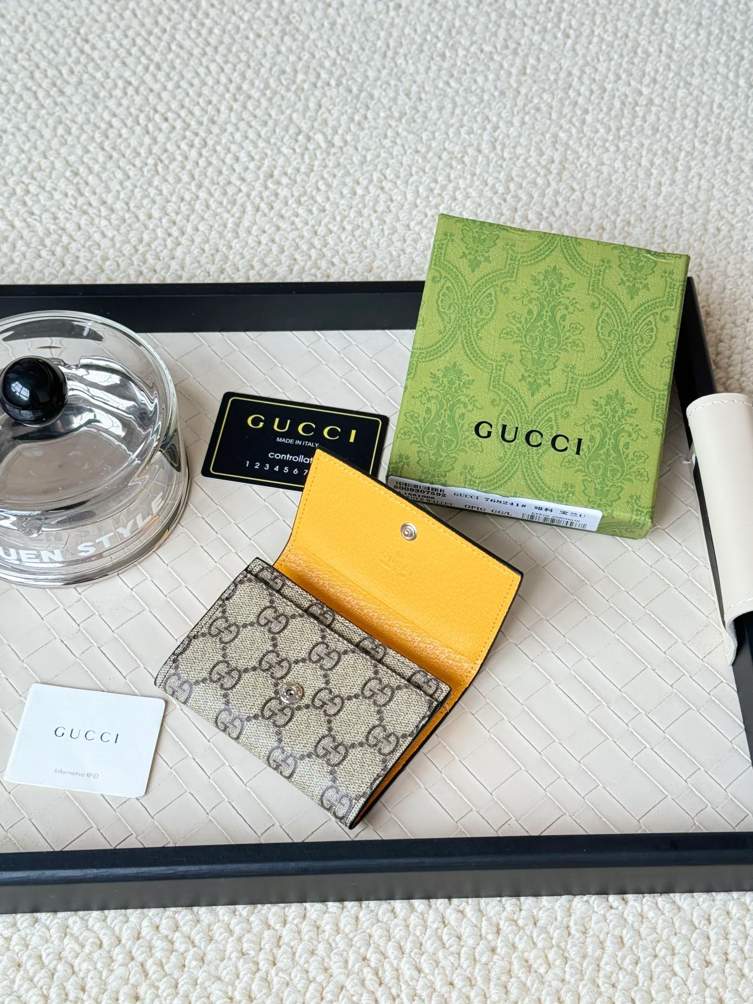 💰120 Gucci multi-functional card holder, lined with brightly colored lining, and the design of the coin bag is more practical. No.: 768241 Dimensions: 10.5x 7.0x 2.0 cm Small and exquisitely designed card holder, perfect for handbags or briefcases, both practical and beautiful!