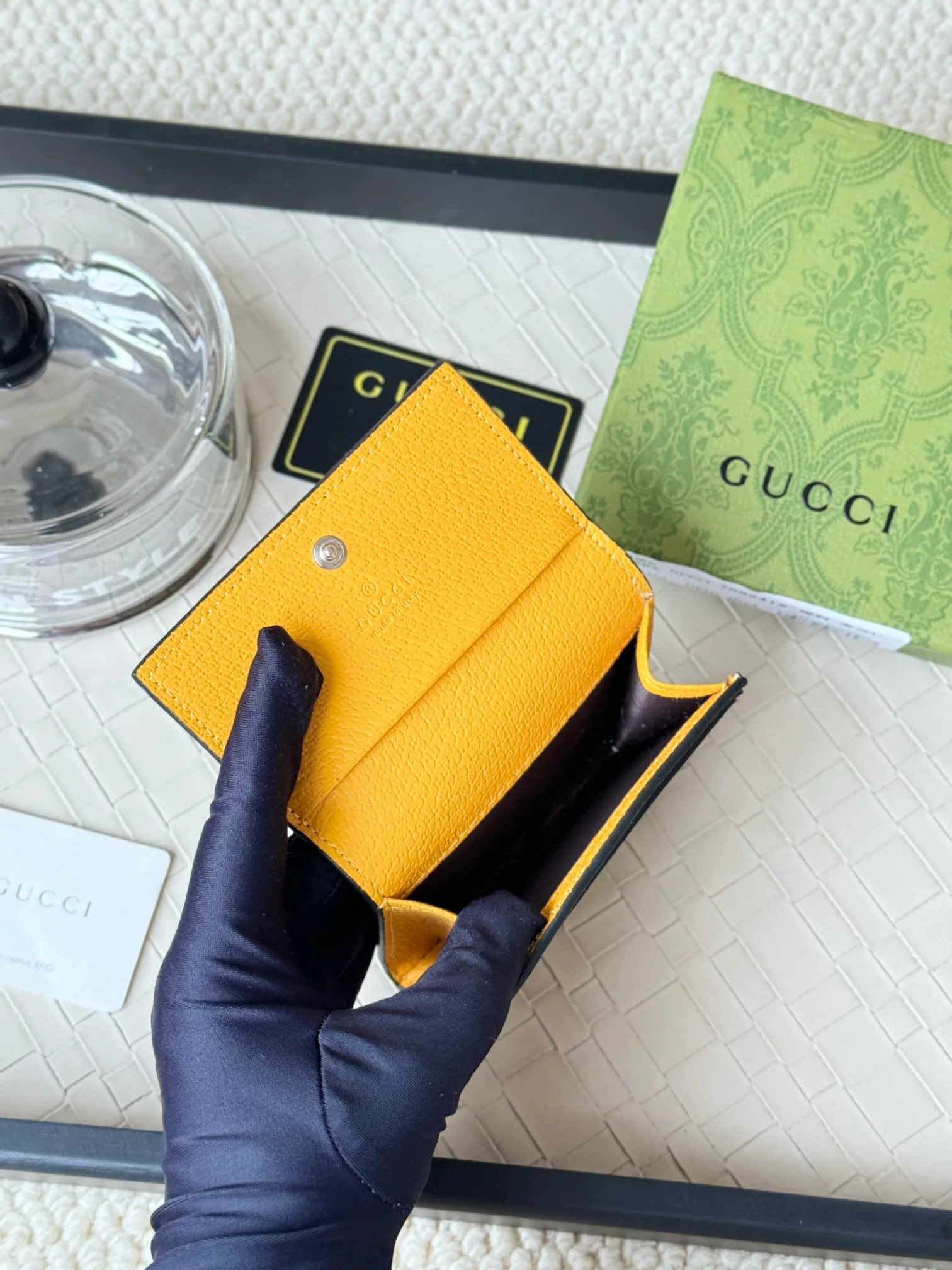 💰120 Gucci multi-functional card holder, lined with brightly colored lining, and the design of the coin bag is more practical. No.: 768241 Dimensions: 10.5x 7.0x 2.0 cm Small and exquisitely designed card holder, perfect for handbags or briefcases, both practical and beautiful!
