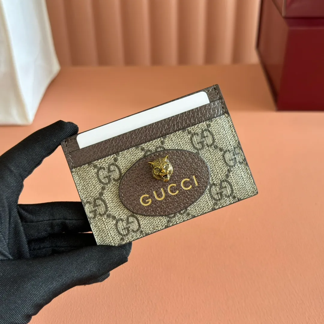 p280. 📣📣📣 [Original leather accessories🌈 Equipped with full set of packaging at the counter]🔥🔥 Top-quality products from G family ✨Synchronized with the counter, original order quality! Bi-fold wallet, central decorative print 🐅 is one of Alessandro Michele's signature details. This bi-fold wallet is made of imported first-layer cowhide and GG high-grade artificial leather. The oil edges are made of thin water-oil, and the workmanship is fine. 💃🏼Model: 597557, size: 10*7.