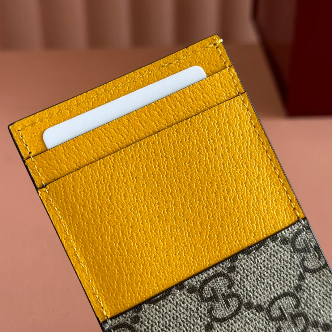 p280. 📣📣📣 [Original leather accessories🌈 Equipped with full set of packaging at the counter]🔥🔥 Top-quality products from G family ✨Synchronized with the counter, original order quality! Bi-fold wallet, central decorative print 🐅 is one of Alessandro Michele's signature details. This bi-fold wallet is made of imported first-layer cowhide and GG high-grade artificial leather. The oil edges are made of thin water-oil, and the workmanship is fine. 💃🏼Model: 597557, size: 10*7.
