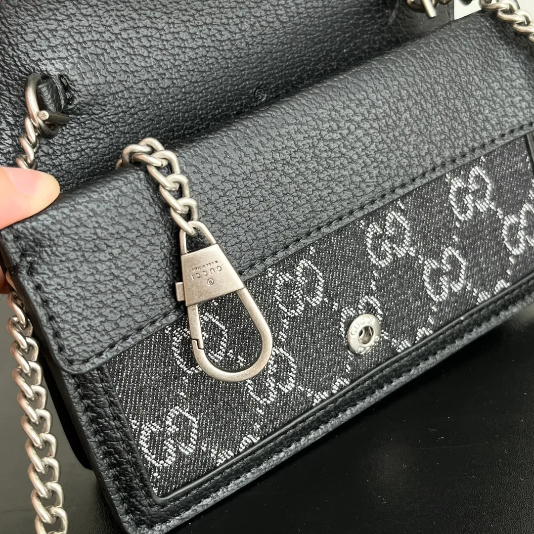 Actual shot #💰260 with box Model: 476432 Black denim Size: 16.5x10x4.5cm 𝙂𝙪𝙘𝙘𝙞 𝘿𝙞𝙤𝙣𝙮𝙨𝙪𝙨 𝙈𝙞𝙣𝙞 16.5 Xiaogujia’s entry-level small bag is recommended. It’s not worth mentioning. It’s a classic model that can be said to be the symbol of Xiaogujia. The classic mini Dionysian buckle is paired with calfskin. This bag has a very high appearance rate. It is simply a tool for daily wear and is very popular on the street❗️