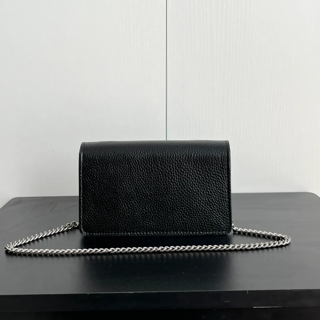 Real shot #💰280 Comes with box Model: 476432 Black leather Size: 16.5x10x4.5cm 𝙂𝙪𝙘𝙘𝙞 𝘿𝙞𝙤𝙣𝙮𝙨𝙪𝙨 𝙈𝙞𝙣𝙞 16.5 Xiaogujia’s entry-level small bag is recommended. It’s not worth mentioning. It’s a classic model that can be said to be the symbol of Xiaogujia. The classic mini Dionysian buckle is paired with calfskin. This bag has a very high appearance rate. It is simply a tool for daily wear and is very popular on the street❗️